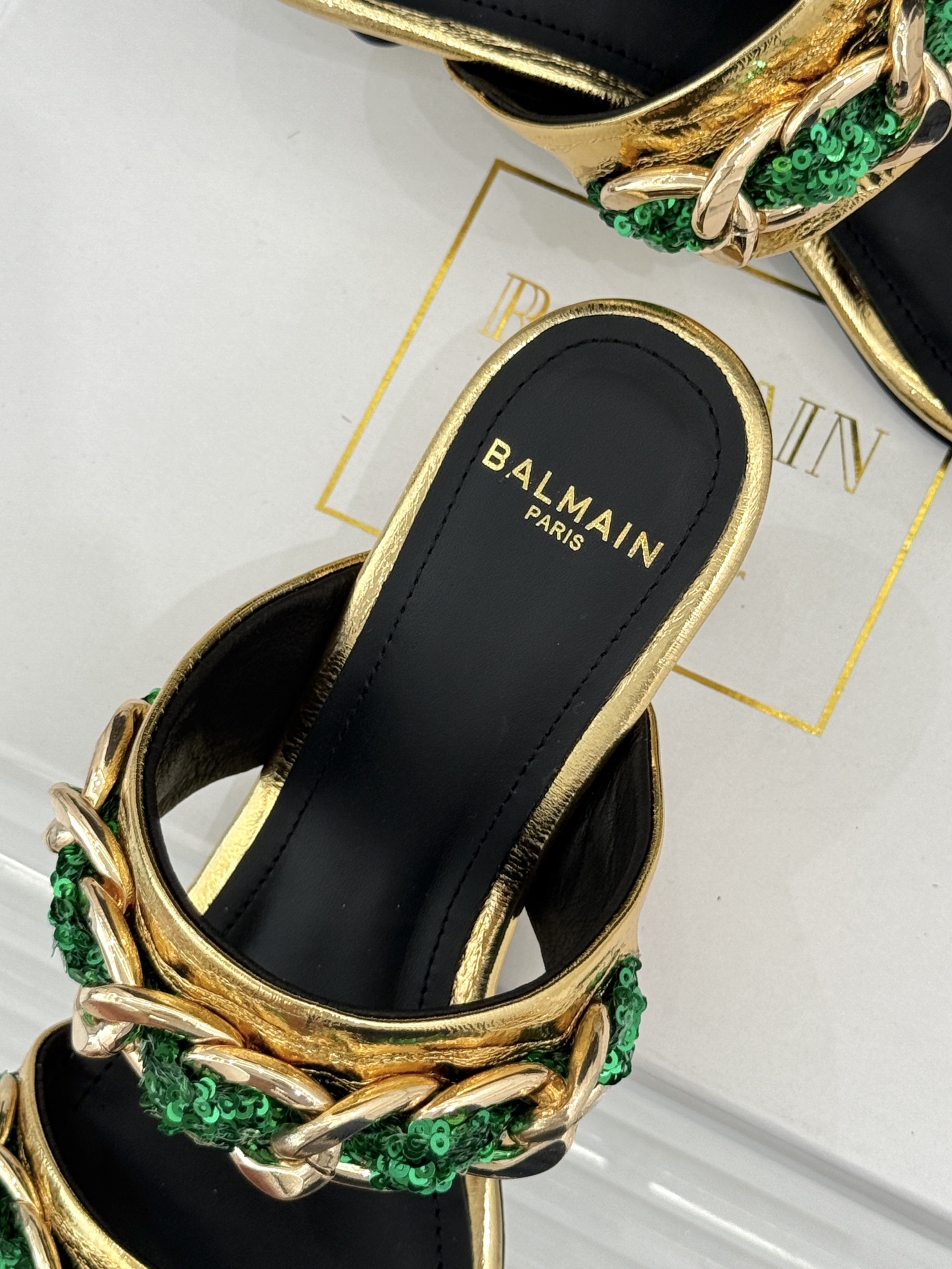 Balmain|巴尔曼经典金属链条一字带猫跟拖鞋金属链条一字带设计把法式贵气焊在脚上意大利头层小牛皮亮面 Balmain|巴尔曼经典金属链条一字带猫跟拖鞋金属链条一字带设计把法式贵气焊在脚上意大利头层小牛皮亮面