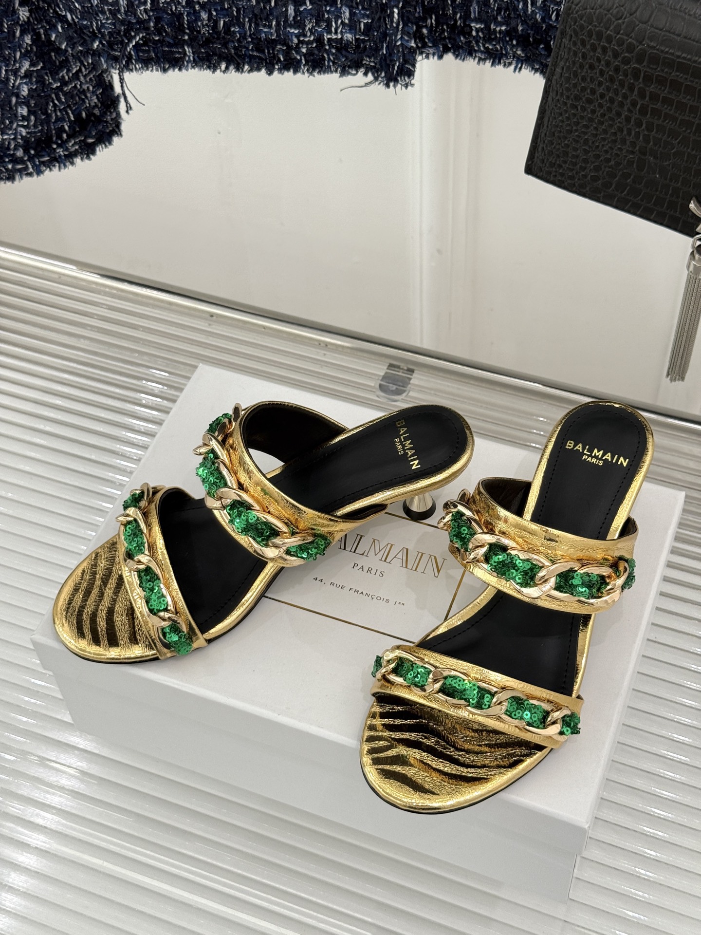 Balmain|巴尔曼经典金属链条一字带猫跟拖鞋金属链条一字带设计把法式贵气焊在脚上意大利头层小牛皮亮面 Balmain|巴尔曼经典金属链条一字带猫跟拖鞋金属链条一字带设计把法式贵气焊在脚上意大利头层小牛皮亮面