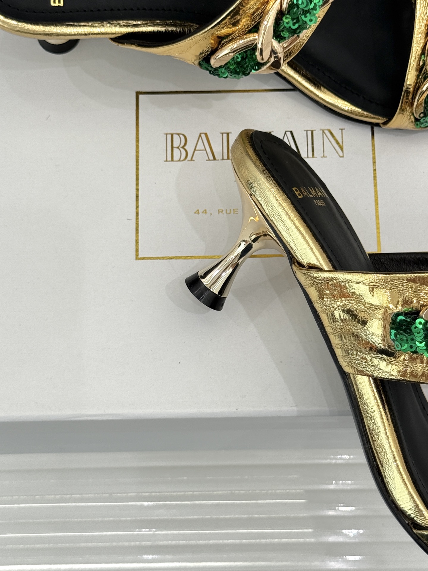 Balmain|巴尔曼经典金属链条一字带猫跟拖鞋金属链条一字带设计把法式贵气焊在脚上意大利头层小牛皮亮面 Balmain|巴尔曼经典金属链条一字带猫跟拖鞋金属链条一字带设计把法式贵气焊在脚上意大利头层小牛皮亮面