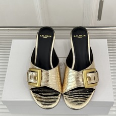 Balmain|巴尔曼经典金属扣一字带猫跟拖鞋PB金属扣一字带设计把法式贵气焊在脚上意大利手工精制小牛皮 Balmain|巴尔曼经典金属扣一字带猫跟拖鞋PB金属扣一字带设计把法式贵气焊在脚上意大利手工精制小牛皮