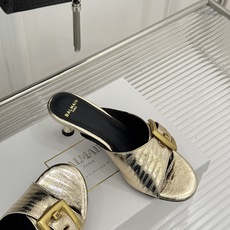Balmain|巴尔曼经典金属扣一字带猫跟拖鞋PB金属扣一字带设计把法式贵气焊在脚上意大利手工精制小牛皮 Balmain|巴尔曼经典金属扣一字带猫跟拖鞋PB金属扣一字带设计把法式贵气焊在脚上意大利手工精制小牛皮