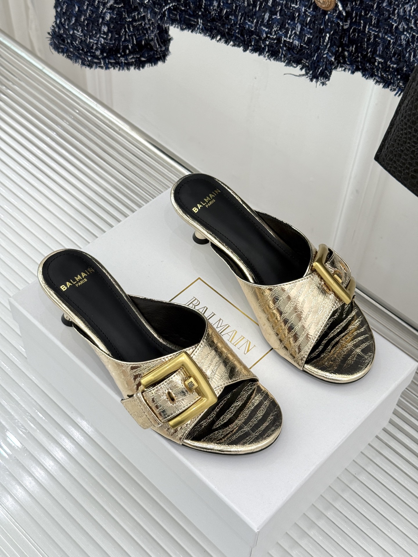 Balmain|巴尔曼经典金属扣一字带猫跟拖鞋PB金属扣一字带设计把法式贵气焊在脚上意大利手工精制小牛皮 Balmain|巴尔曼经典金属扣一字带猫跟拖鞋PB金属扣一字带设计把法式贵气焊在脚上意大利手工精制小牛皮