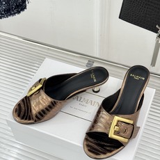 Balmain|巴尔曼经典金属扣一字带猫跟拖鞋PB金属扣一字带设计把法式贵气焊在脚上意大利手工精制小牛皮 Balmain|巴尔曼经典金属扣一字带猫跟拖鞋PB金属扣一字带设计把法式贵气焊在脚上意大利手工精制小牛皮