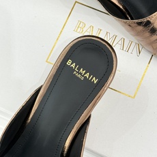 Balmain|巴尔曼经典金属扣一字带猫跟拖鞋PB金属扣一字带设计把法式贵气焊在脚上意大利手工精制小牛皮 Balmain|巴尔曼经典金属扣一字带猫跟拖鞋PB金属扣一字带设计把法式贵气焊在脚上意大利手工精制小牛皮