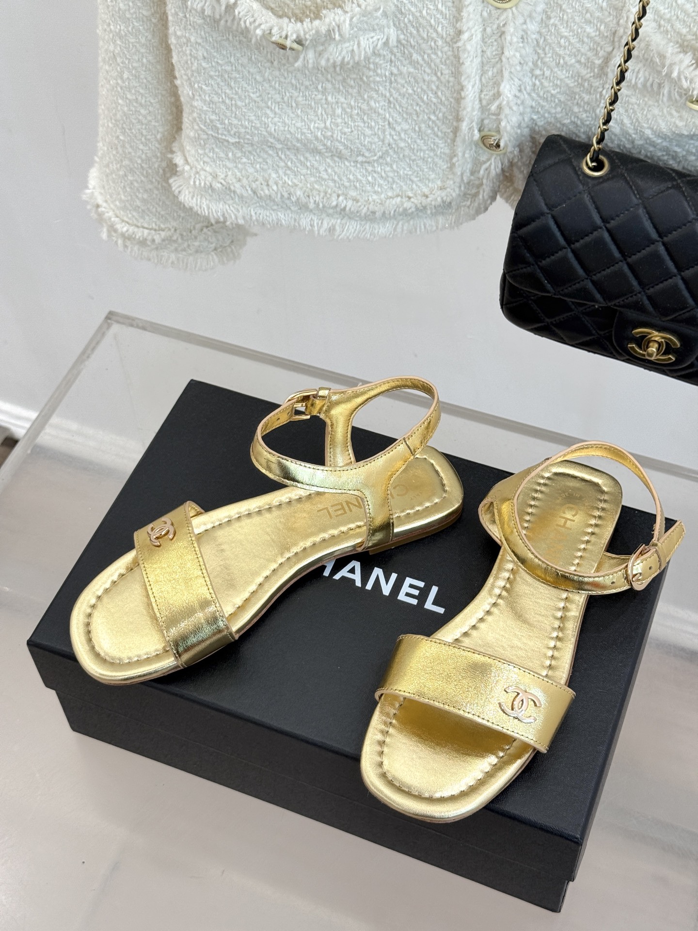 CHANE*|小香26A新品金属双C一字带平底凉鞋CHANE*|小香26A早春神款谁懂啊这双真的美到失语 CHANE*|小香26A新品金属双C一字带平底凉鞋CHANE*|小香26A早春神款谁懂啊这双真的美到失语