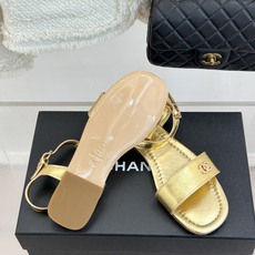 CHANE*|小香26A新品金属双C一字带平底凉鞋CHANE*|小香26A早春神款谁懂啊这双真的美到失语 CHANE*|小香26A新品金属双C一字带平底凉鞋CHANE*|小香26A早春神款谁懂啊这双真的美到失语
