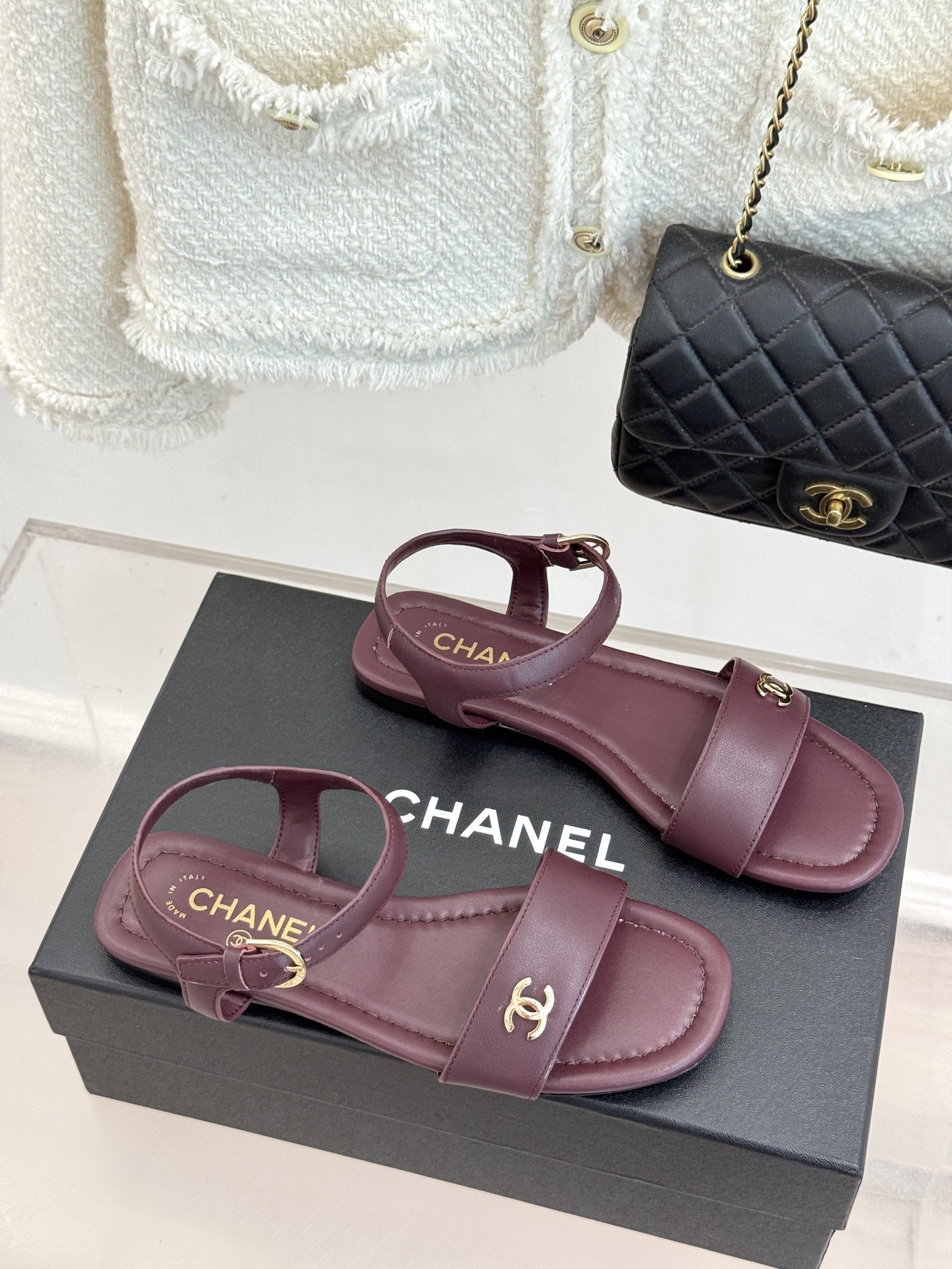 CHANE*｜小香26A新品金属双C一字带平底凉鞋CHANE*｜小香26A早春神款谁懂啊这双真的美到失语