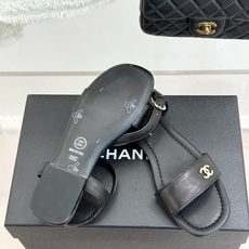 CHANE*|小香26A新品金属双C一字带平底凉鞋CHANE*|小香26A早春神款谁懂啊这双真的美到失语 CHANE*|小香26A新品金属双C一字带平底凉鞋CHANE*|小香26A早春神款谁懂啊这双真的美到失语