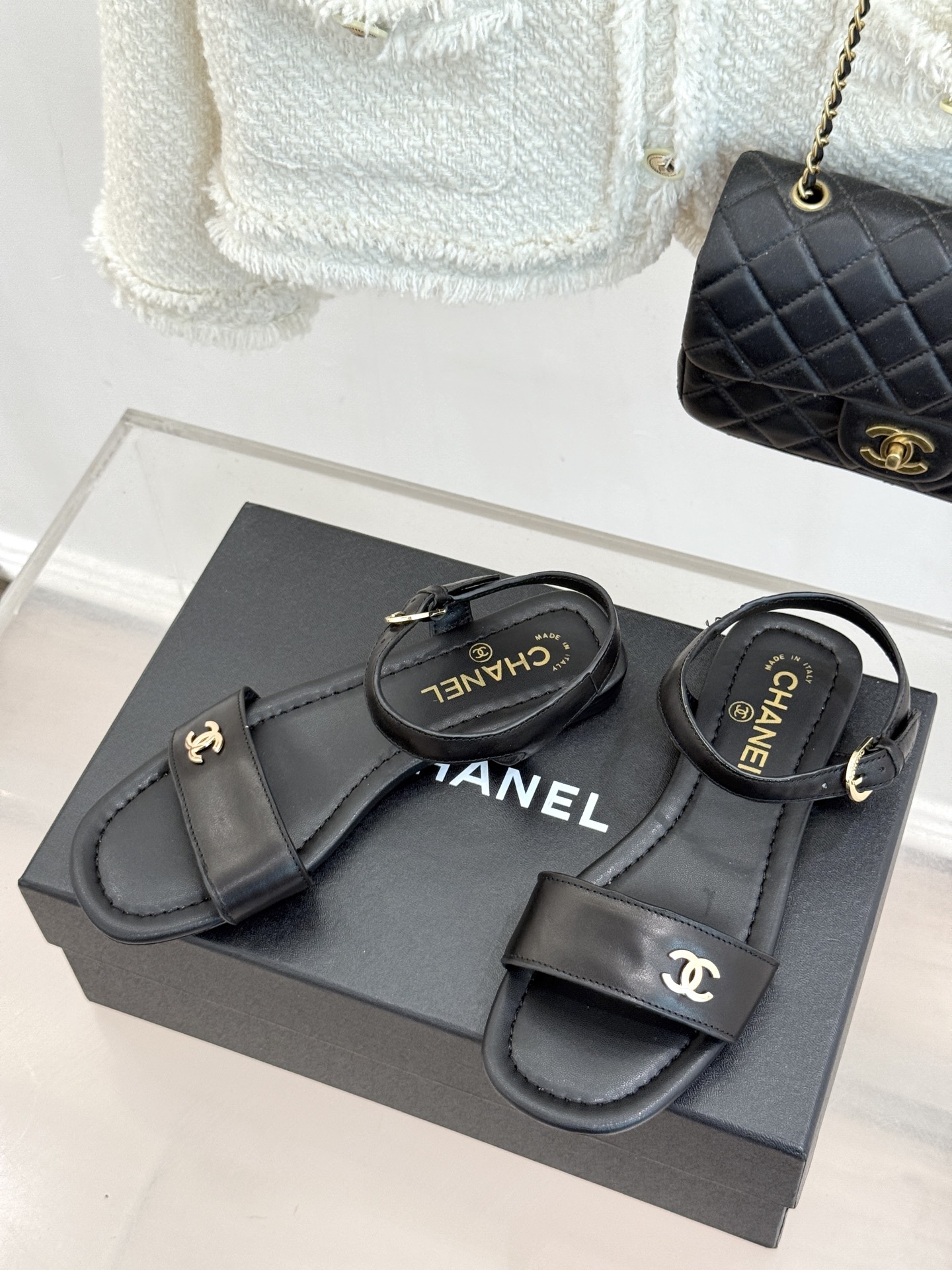 CHANE*|小香26A新品金属双C一字带平底凉鞋CHANE*|小香26A早春神款谁懂啊这双真的美到失语 CHANE*|小香26A新品金属双C一字带平底凉鞋CHANE*|小香26A早春神款谁懂啊这双真的美到失语