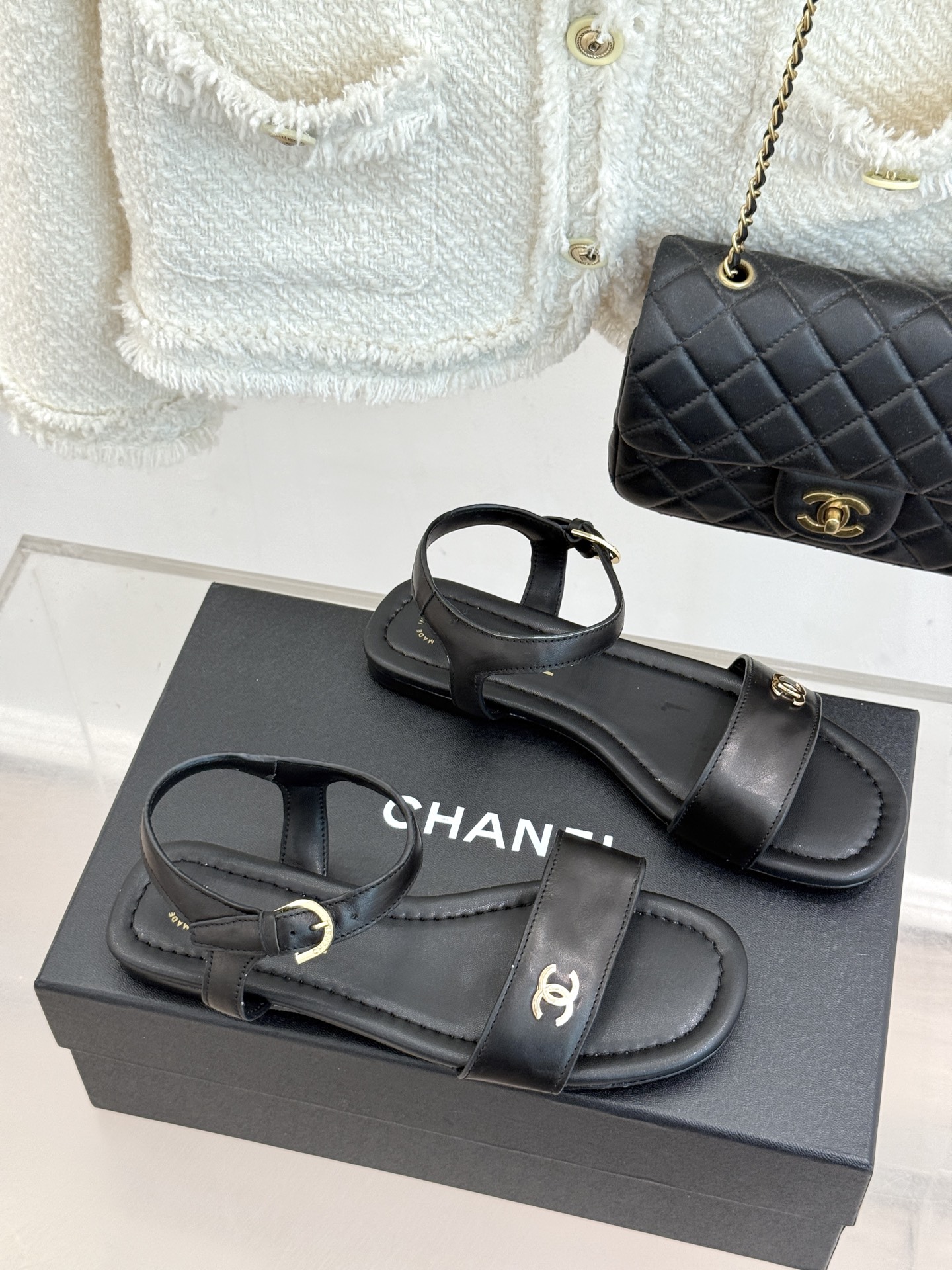 CHANE*|小香26A新品金属双C一字带平底凉鞋CHANE*|小香26A早春神款谁懂啊这双真的美到失语 CHANE*|小香26A新品金属双C一字带平底凉鞋CHANE*|小香26A早春神款谁懂啊这双真的美到失语
