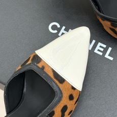 CHANE* |小香26P拼色尖头高跟凉鞋 将经典优雅与现代美学完美融合。极简利落尖头修饰脚型纤细高跟拉 CHANE* |小香26P拼色尖头高跟凉鞋 将经典优雅与现代美学完美融合。极简利落尖头修饰脚型纤细高跟拉