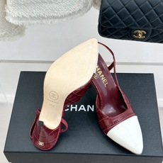 CHANE* |小香26P拼色尖头高跟凉鞋 将经典优雅与现代美学完美融合。极简利落尖头修饰脚型纤细高跟拉 CHANE* |小香26P拼色尖头高跟凉鞋 将经典优雅与现代美学完美融合。极简利落尖头修饰脚型纤细高跟拉