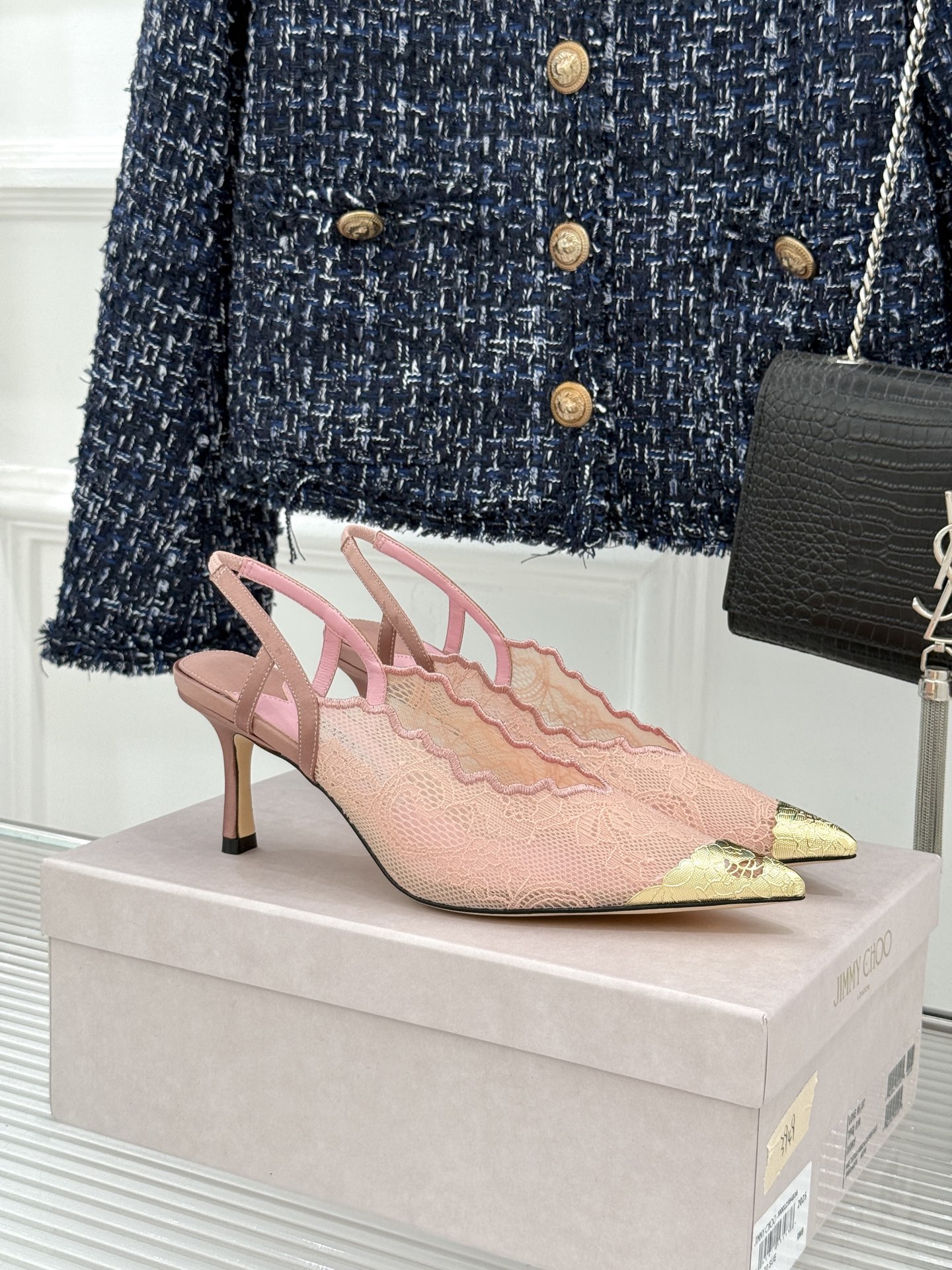Jimmy Choo/吉米周26WF新品蕾丝金属头高跟凉鞋承袭品牌30年英伦奢雅基因这款凉鞋解锁现代女性