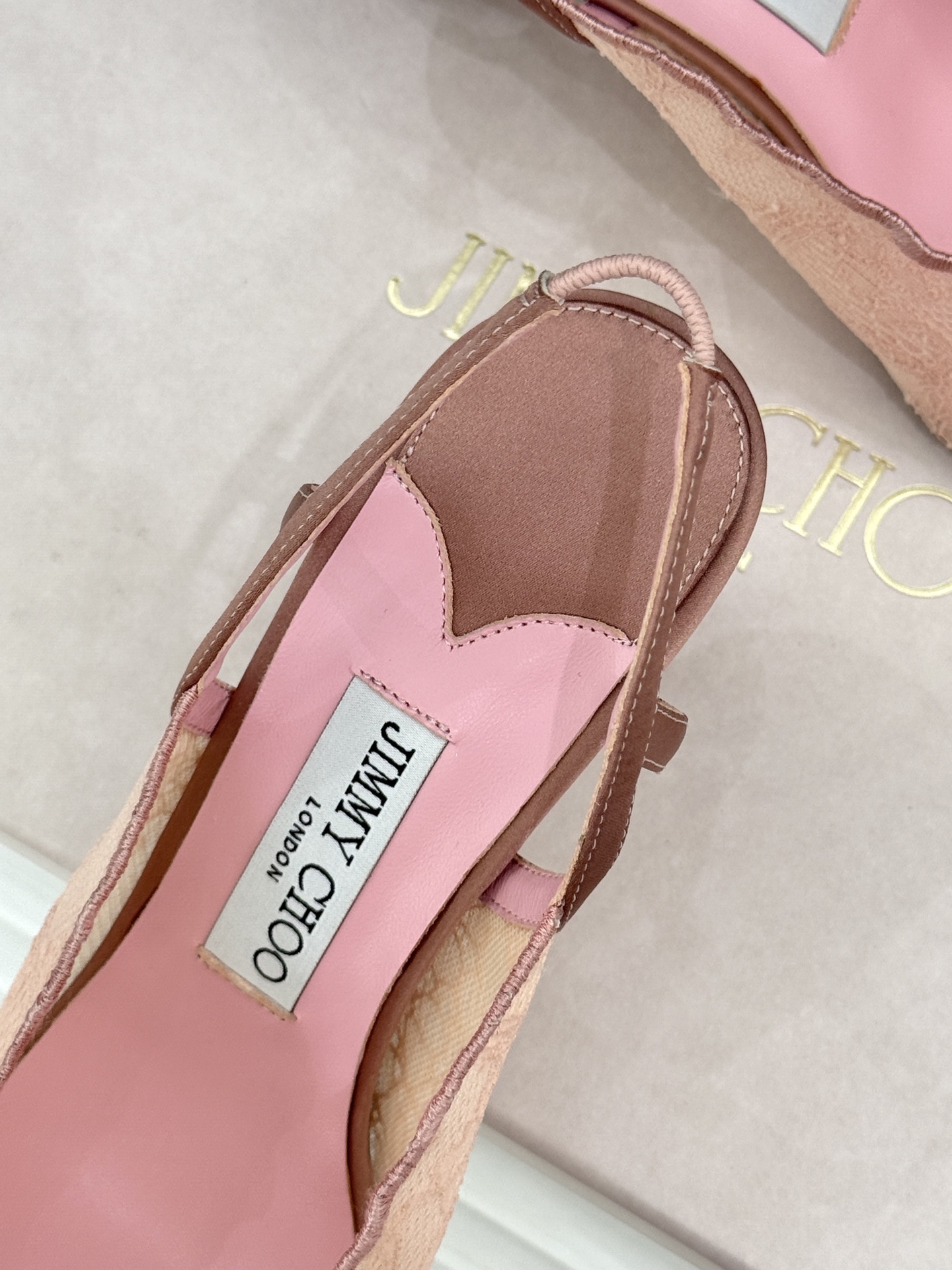 Jimmy Choo/吉米周26WF新品蕾丝金属头高跟凉鞋承袭品牌30年英伦奢雅基因这款凉鞋解锁现代女性 Jimmy Choo/吉米周26WF新品蕾丝金属头高跟凉鞋承袭品牌30年英伦奢雅基因这款凉鞋解锁现代女性