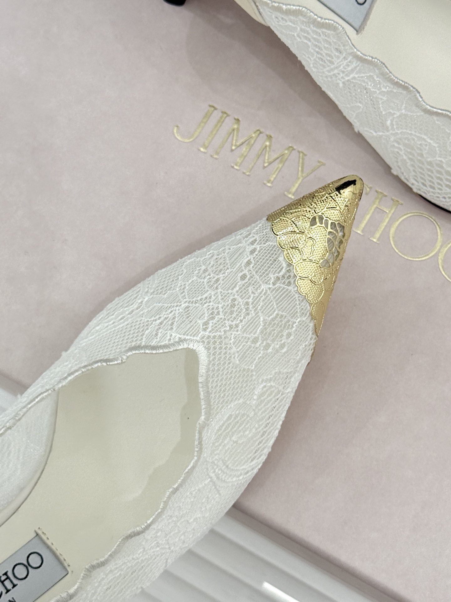 Jimmy Choo/吉米周26WF新品蕾丝金属头高跟凉鞋承袭品牌30年英伦奢雅基因这款凉鞋解锁现代女性 Jimmy Choo/吉米周26WF新品蕾丝金属头高跟凉鞋承袭品牌30年英伦奢雅基因这款凉鞋解锁现代女性