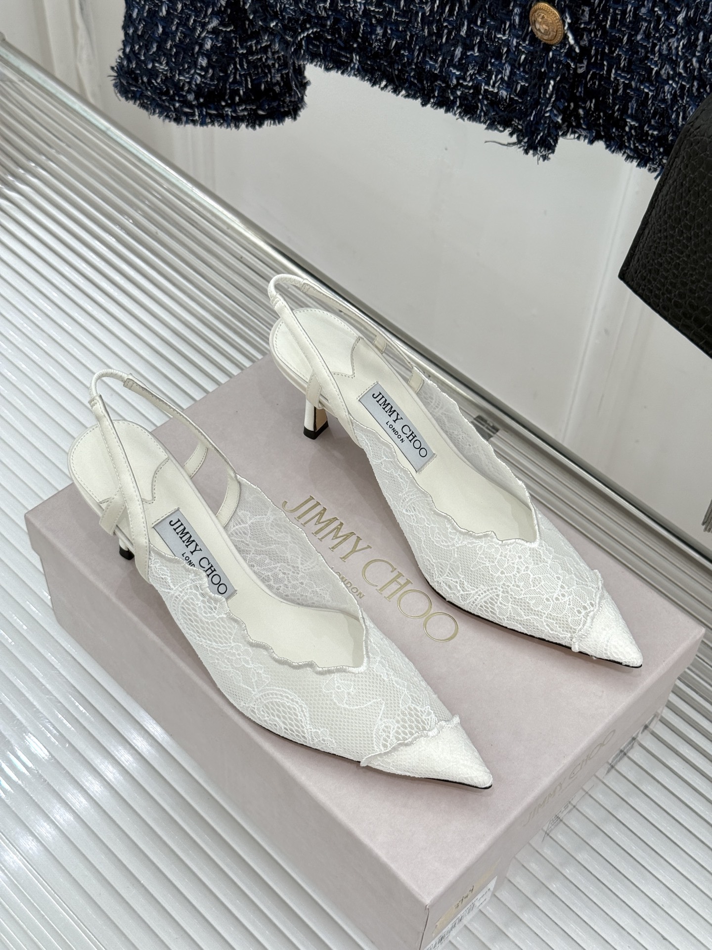 Jimmy Choo/吉米周26WF新品蕾丝金属头高跟凉鞋承袭品牌30年英伦奢雅基因这款凉鞋解锁现代女性