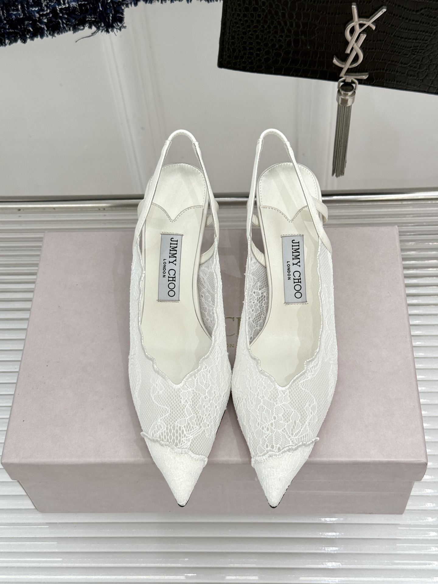 Jimmy Choo/吉米周26WF新品蕾丝金属头高跟凉鞋承袭品牌30年英伦奢雅基因这款凉鞋解锁现代女性