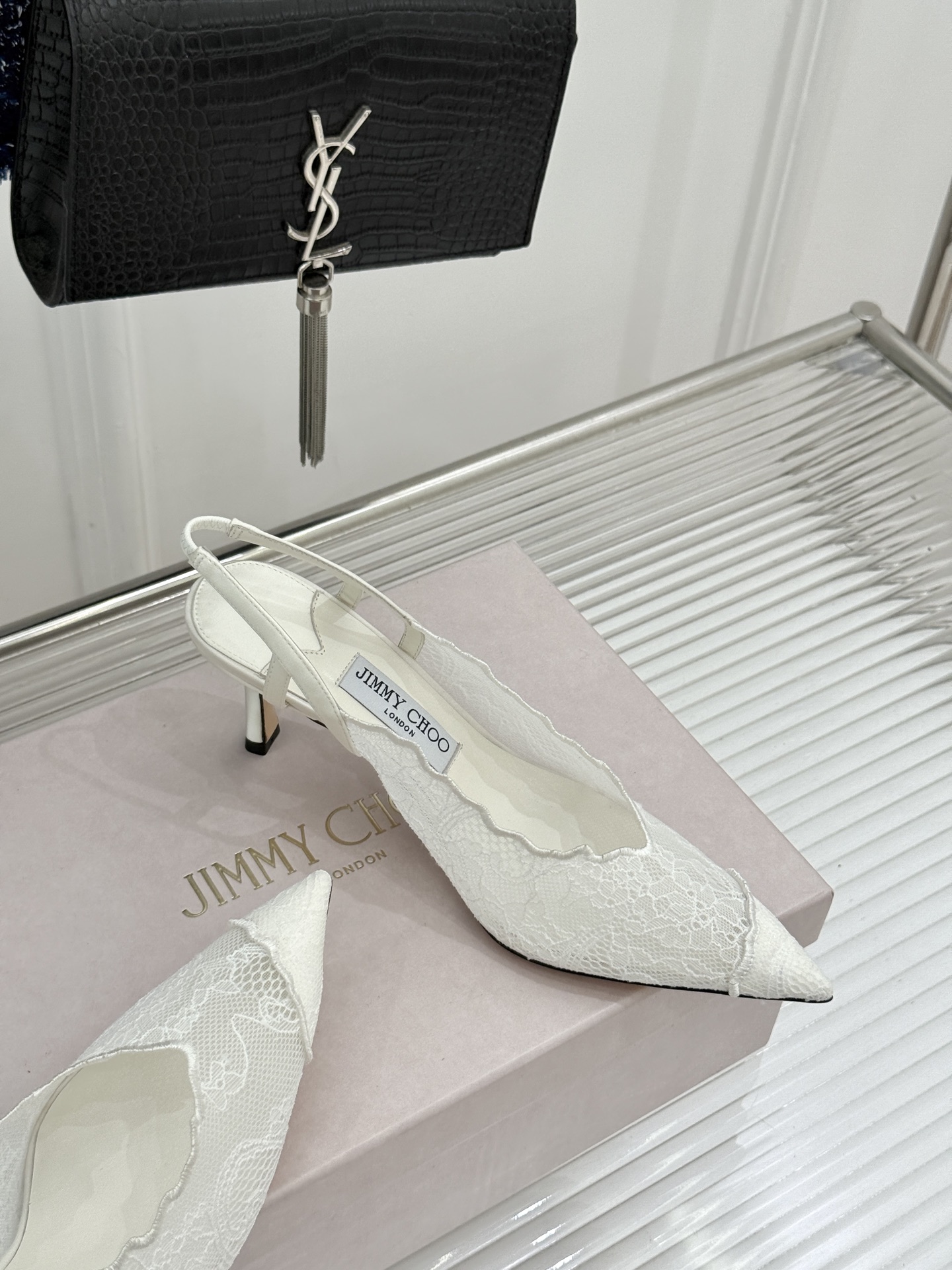 Jimmy Choo/吉米周26WF新品蕾丝金属头高跟凉鞋承袭品牌30年英伦奢雅基因这款凉鞋解锁现代女性
