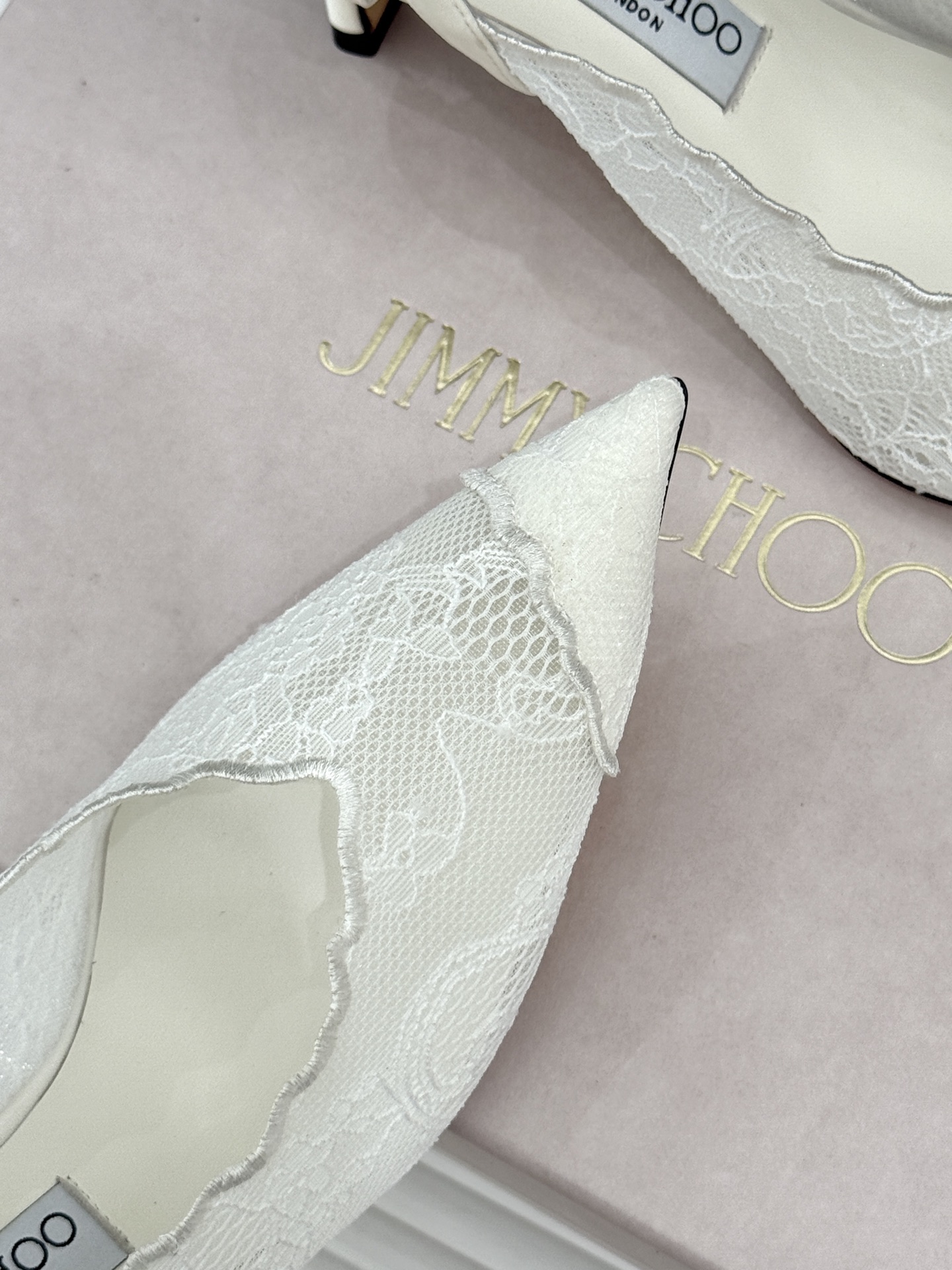 Jimmy Choo/吉米周26WF新品蕾丝金属头高跟凉鞋承袭品牌30年英伦奢雅基因这款凉鞋解锁现代女性