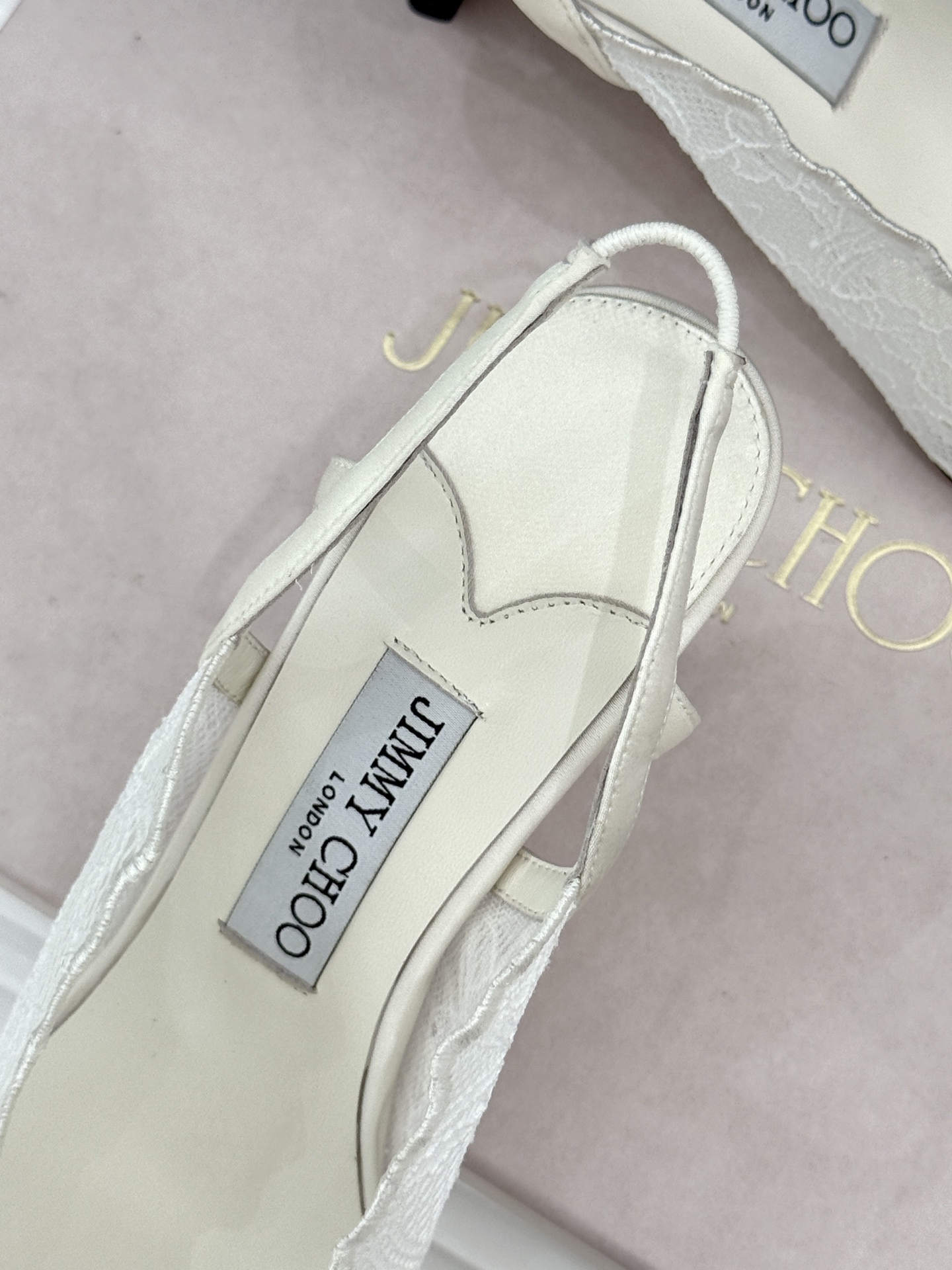 Jimmy Choo/吉米周26WF新品蕾丝金属头高跟凉鞋承袭品牌30年英伦奢雅基因这款凉鞋解锁现代女性