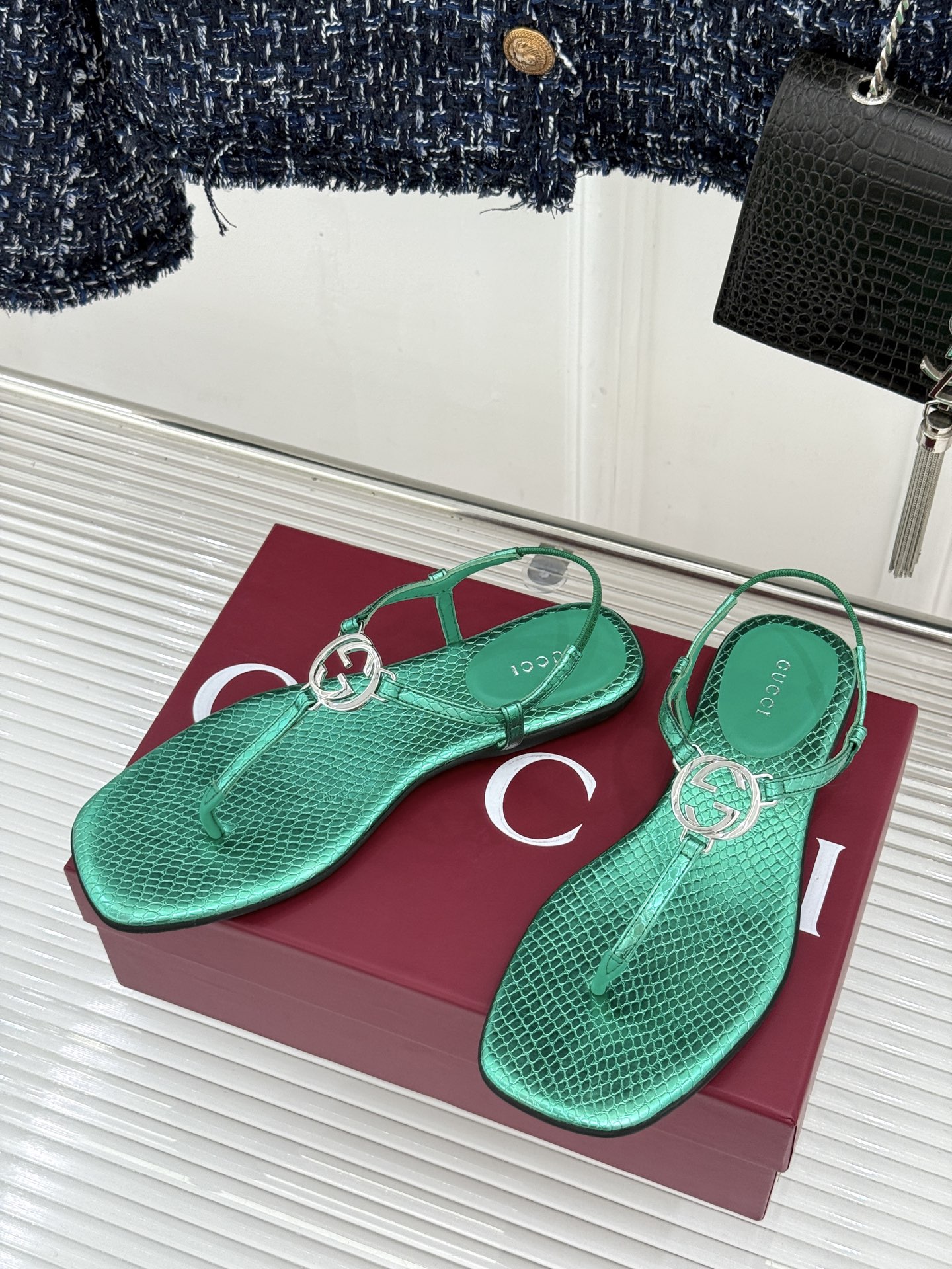 Gucci/古驰26WF新品双G夹脚方头平底凉鞋G家26WF春夏度假新作复古方头勾勒纤细脚型经典互扣双G