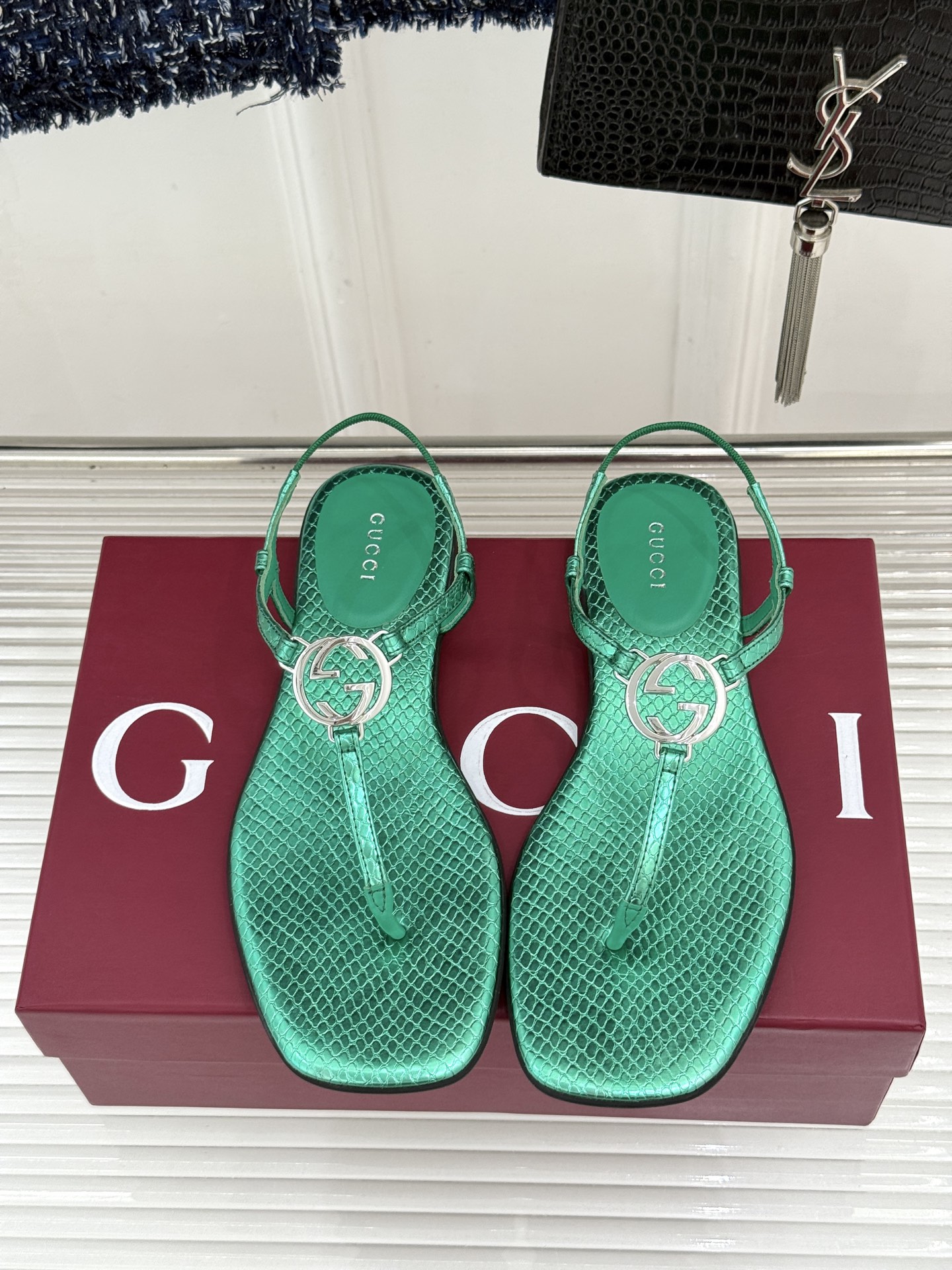 Gucci/古驰26WF新品双G夹脚方头平底凉鞋G家26WF春夏度假新作复古方头勾勒纤细脚型经典互扣双G