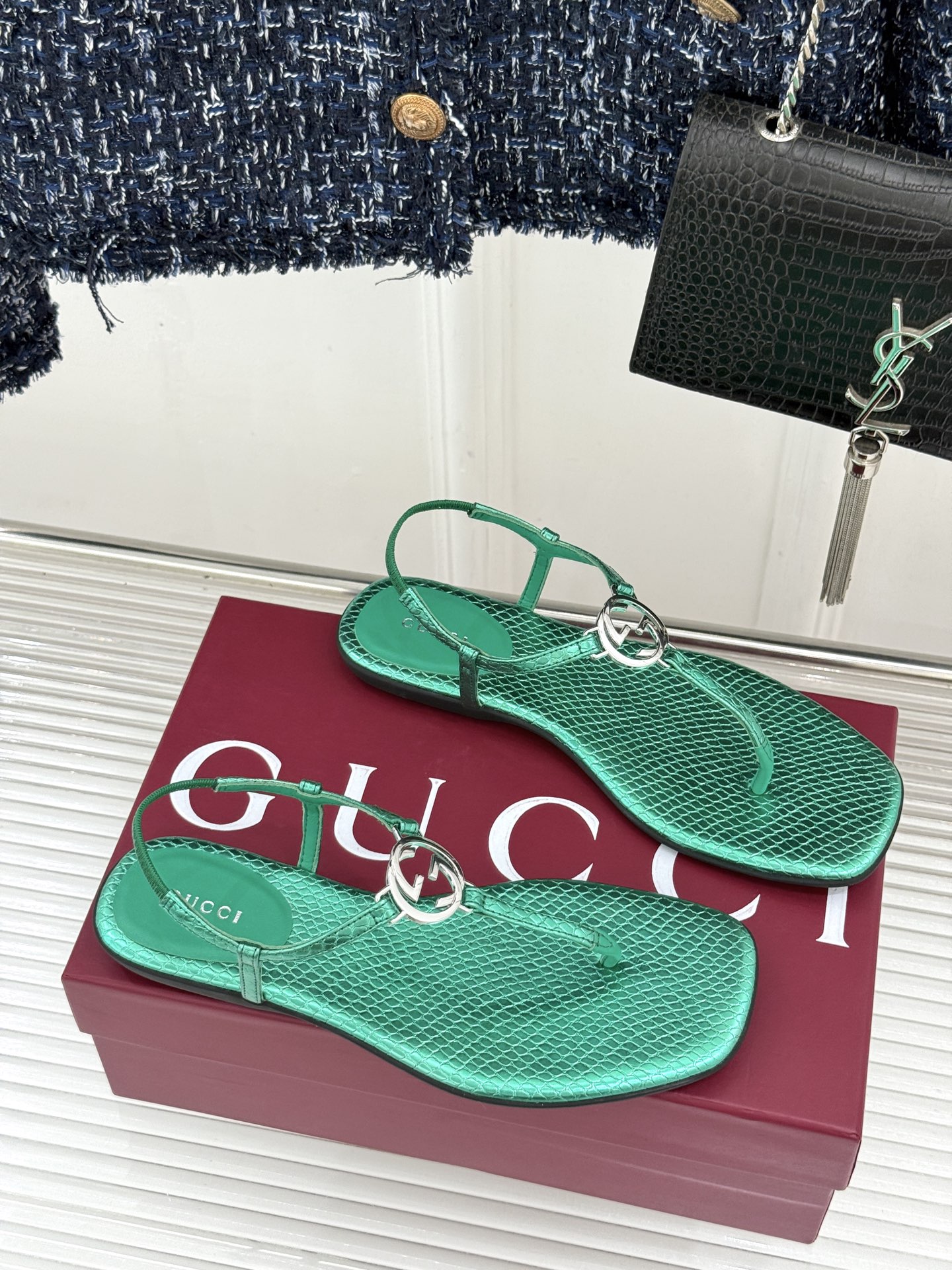 Gucci/古驰26WF新品双G夹脚方头平底凉鞋G家26WF春夏度假新作复古方头勾勒纤细脚型经典互扣双G