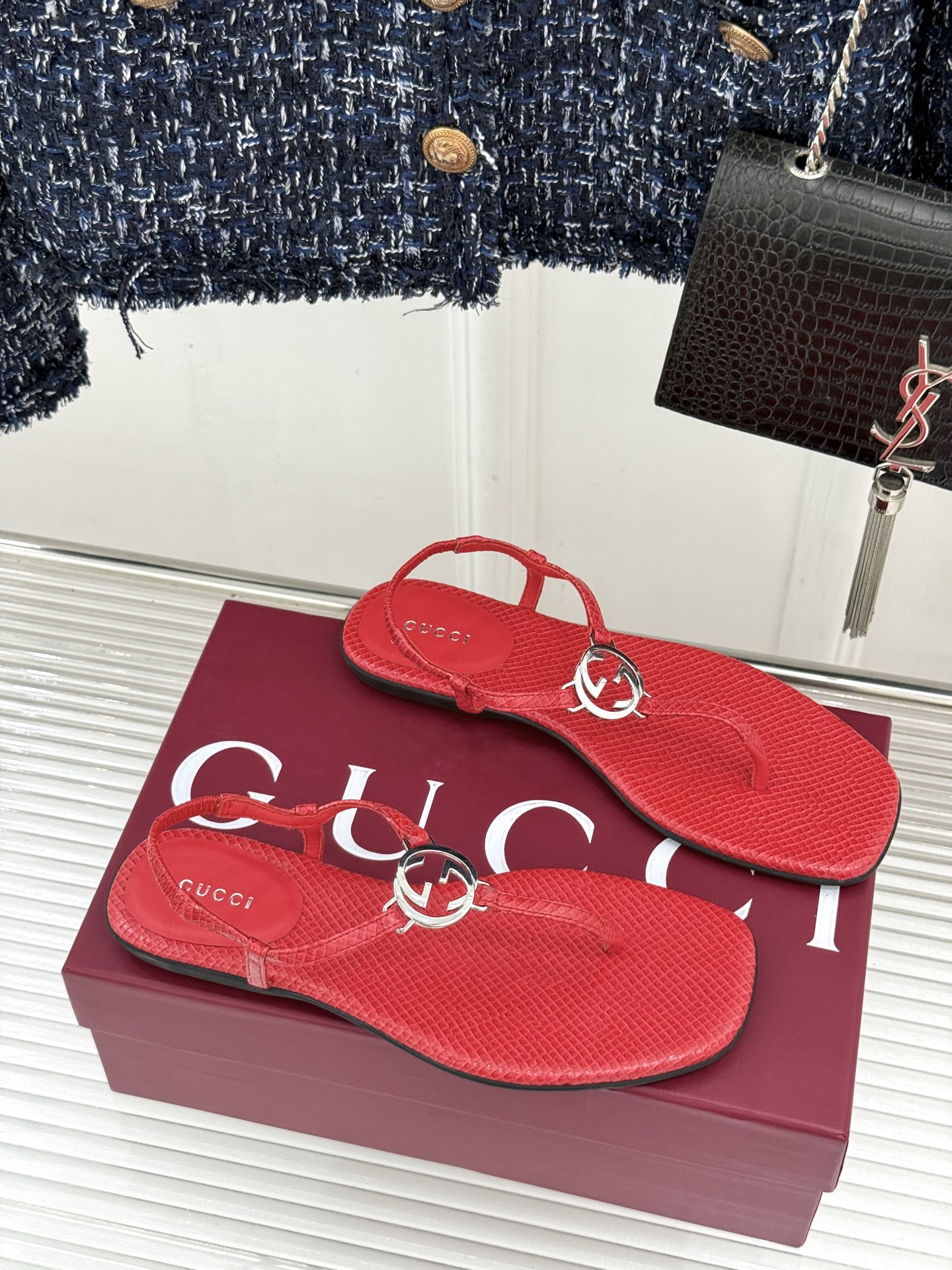 Gucci/古驰26WF新品双G夹脚方头平底凉鞋G家26WF春夏度假新作复古方头勾勒纤细脚型经典互扣双G