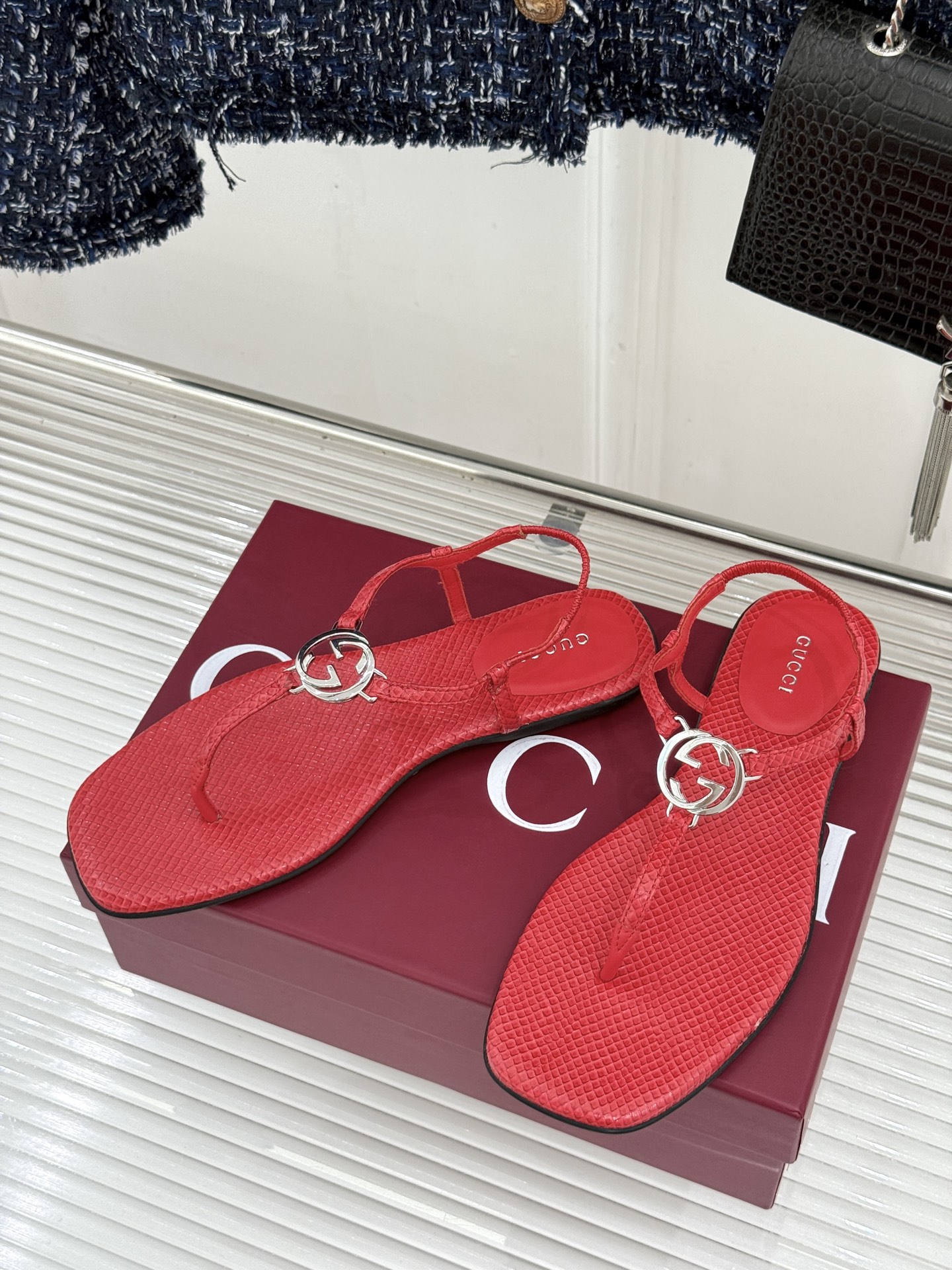 Gucci/古驰26WF新品双G夹脚方头平底凉鞋G家26WF春夏度假新作复古方头勾勒纤细脚型经典互扣双G