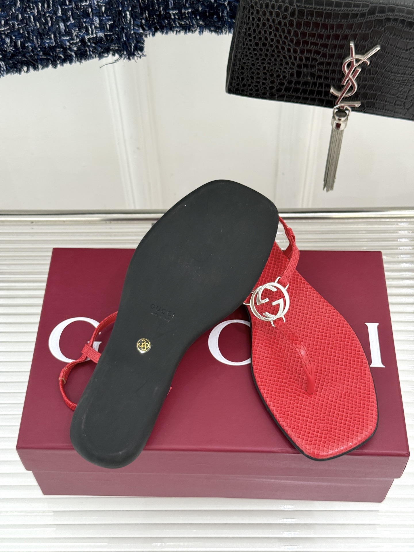 Gucci/古驰26WF新品双G夹脚方头平底凉鞋G家26WF春夏度假新作复古方头勾勒纤细脚型经典互扣双G