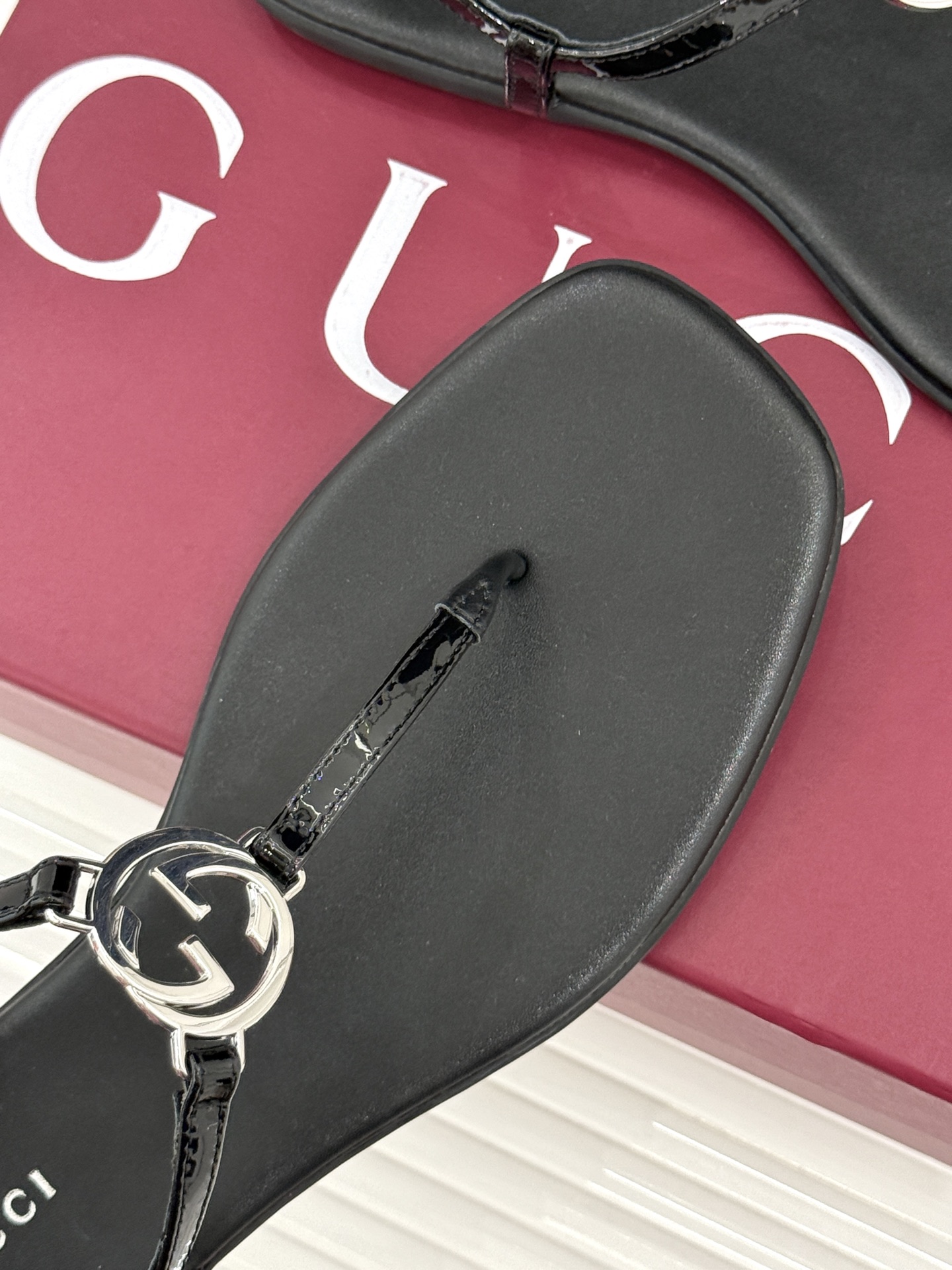 Gucci/古驰26WF新品双G夹脚方头平底凉鞋G家26WF春夏度假新作复古方头勾勒纤细脚型经典互扣双G