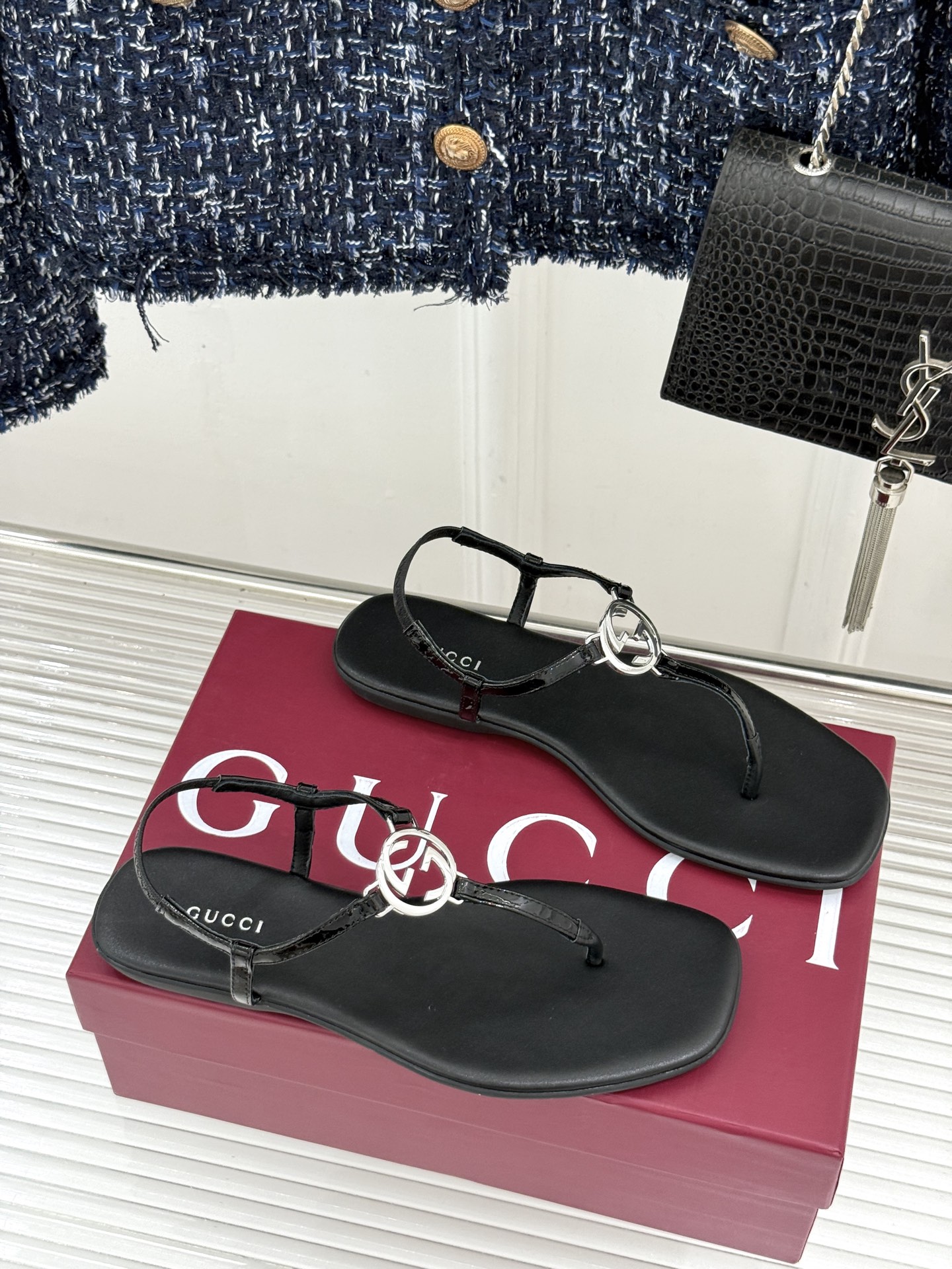 Gucci/古驰26WF新品双G夹脚方头平底凉鞋G家26WF春夏度假新作复古方头勾勒纤细脚型经典互扣双G