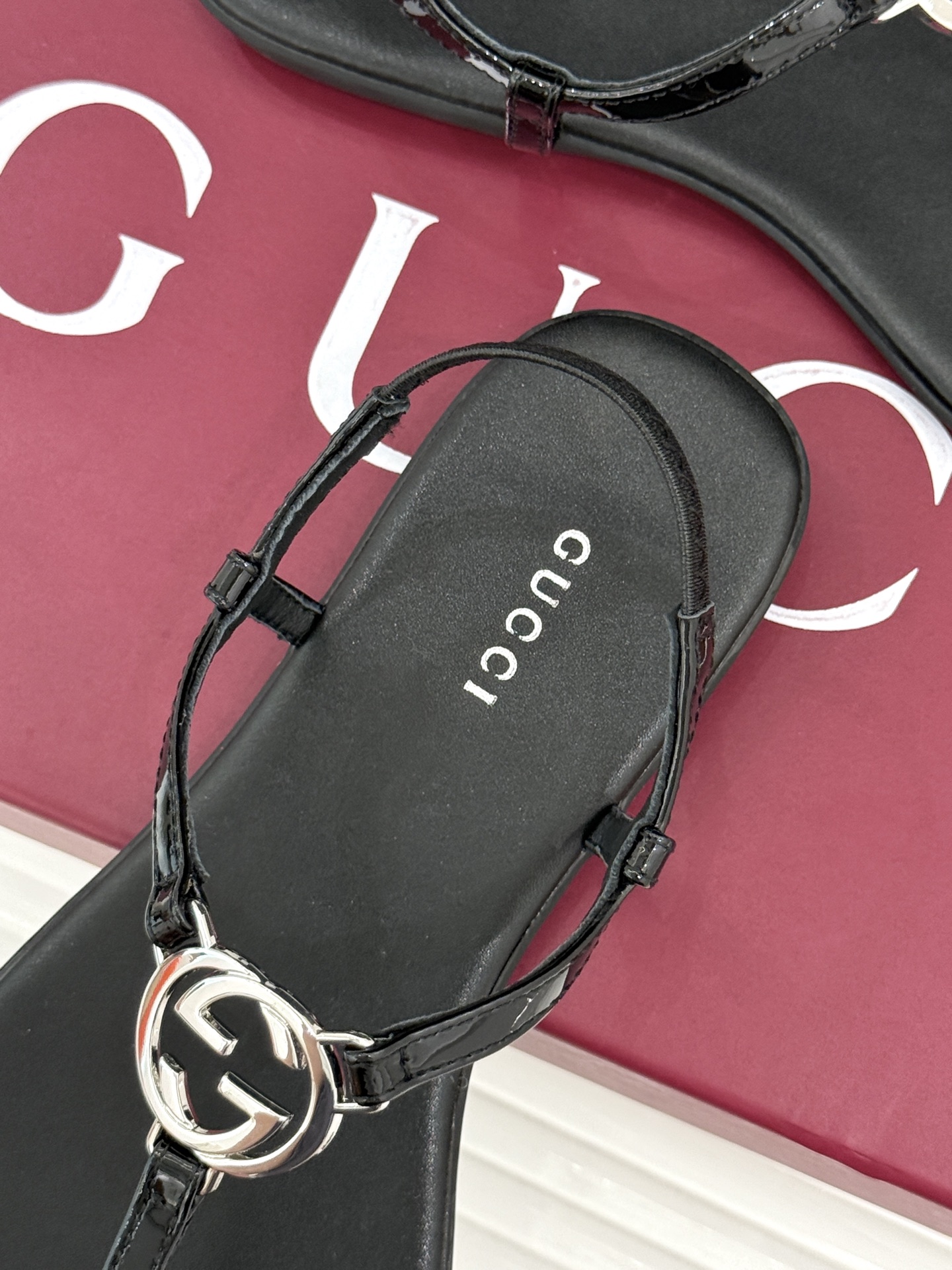 Gucci/古驰26WF新品双G夹脚方头平底凉鞋G家26WF春夏度假新作复古方头勾勒纤细脚型经典互扣双G