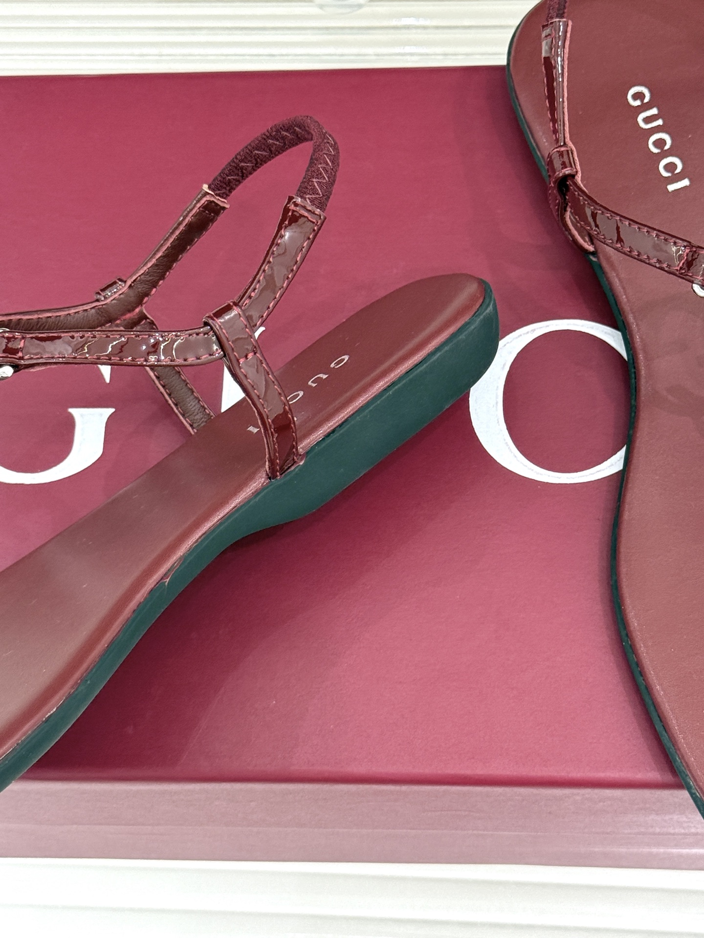 Gucci/古驰26WF新品双G夹脚方头平底凉鞋G家26WF春夏度假新作复古方头勾勒纤细脚型经典互扣双G