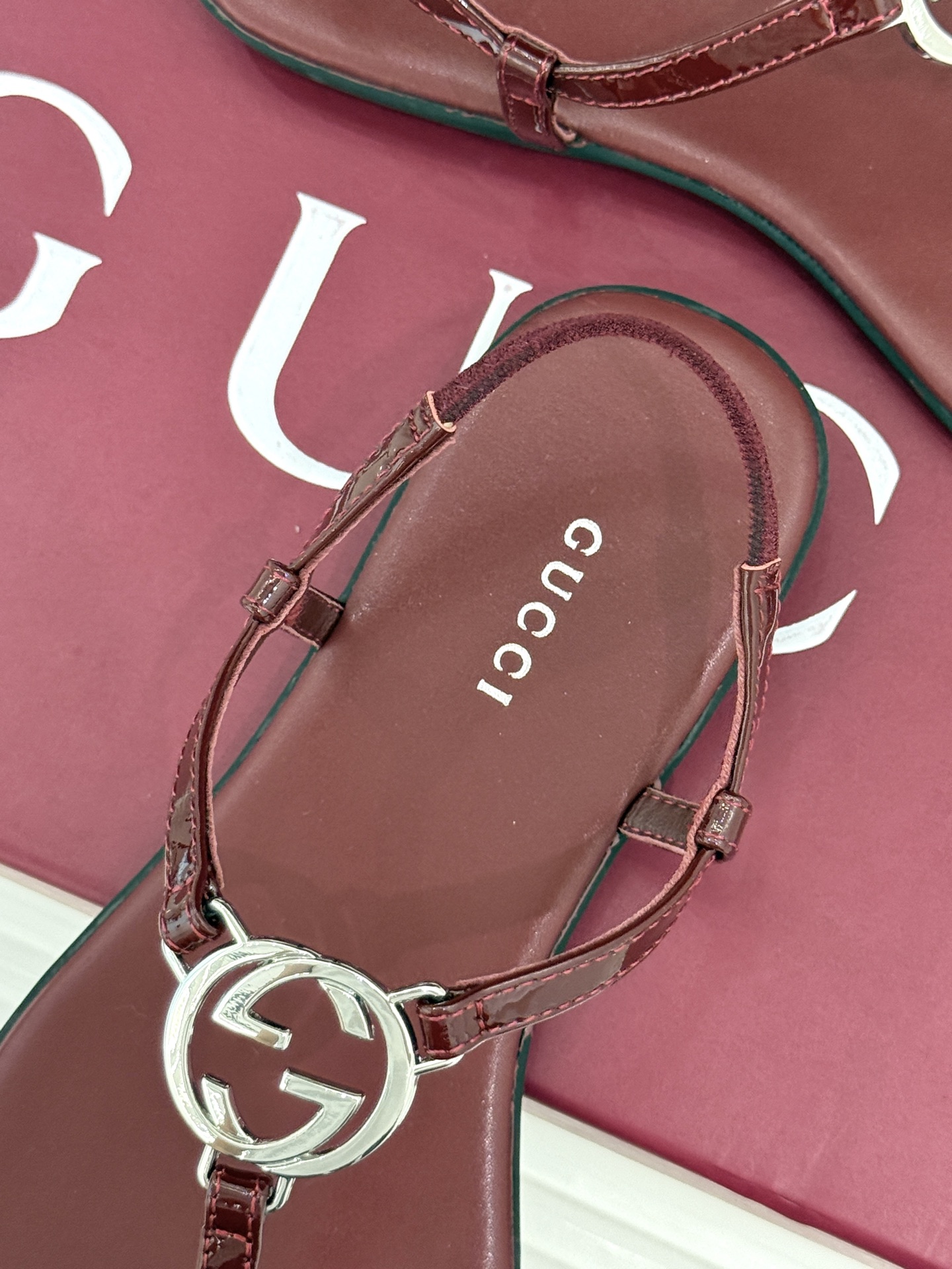 Gucci/古驰26WF新品双G夹脚方头平底凉鞋G家26WF春夏度假新作复古方头勾勒纤细脚型经典互扣双G