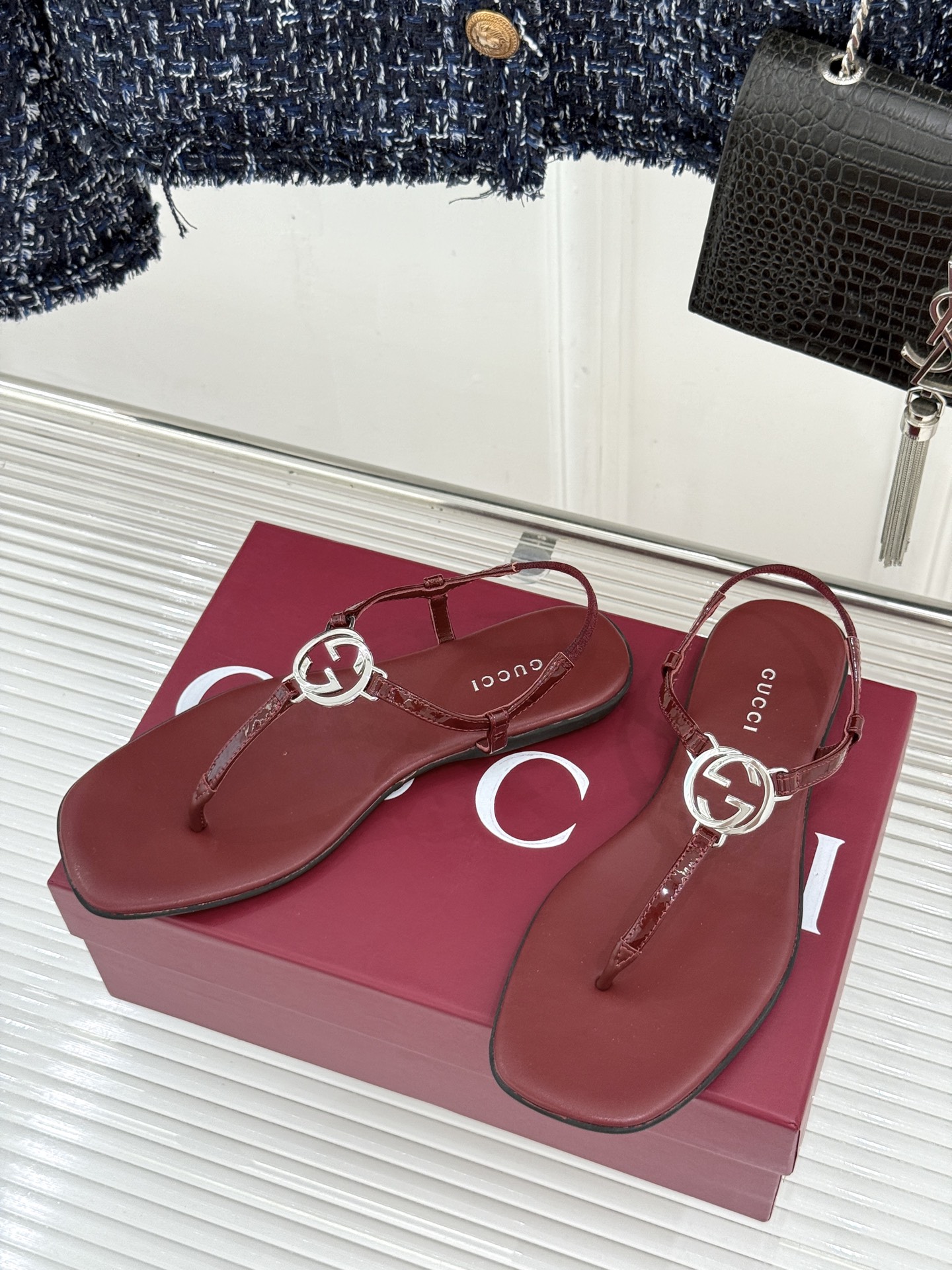 Gucci/古驰26WF新品双G夹脚方头平底凉鞋G家26WF春夏度假新作复古方头勾勒纤细脚型经典互扣双G