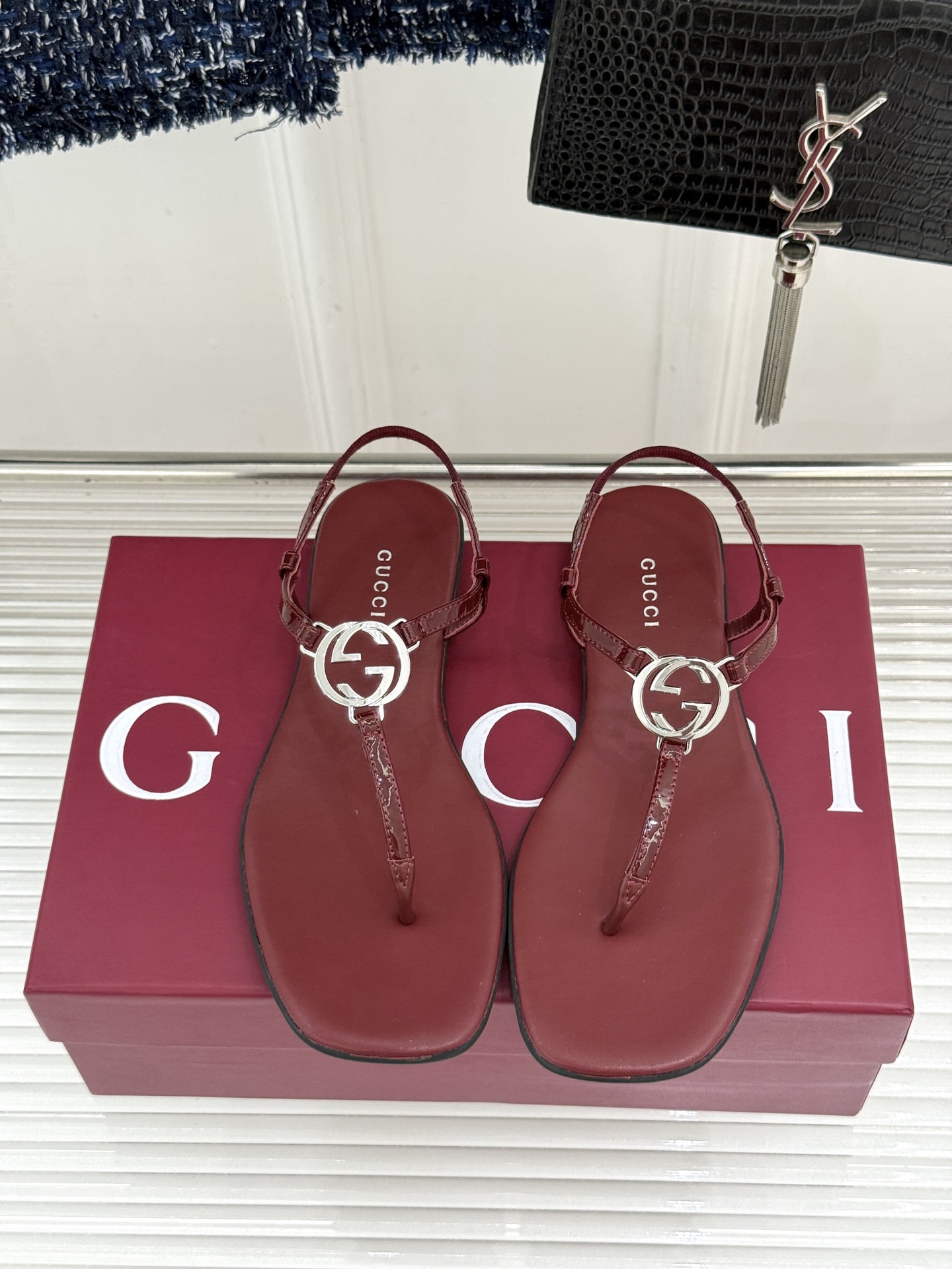 Gucci/古驰26WF新品双G夹脚方头平底凉鞋G家26WF春夏度假新作复古方头勾勒纤细脚型经典互扣双G