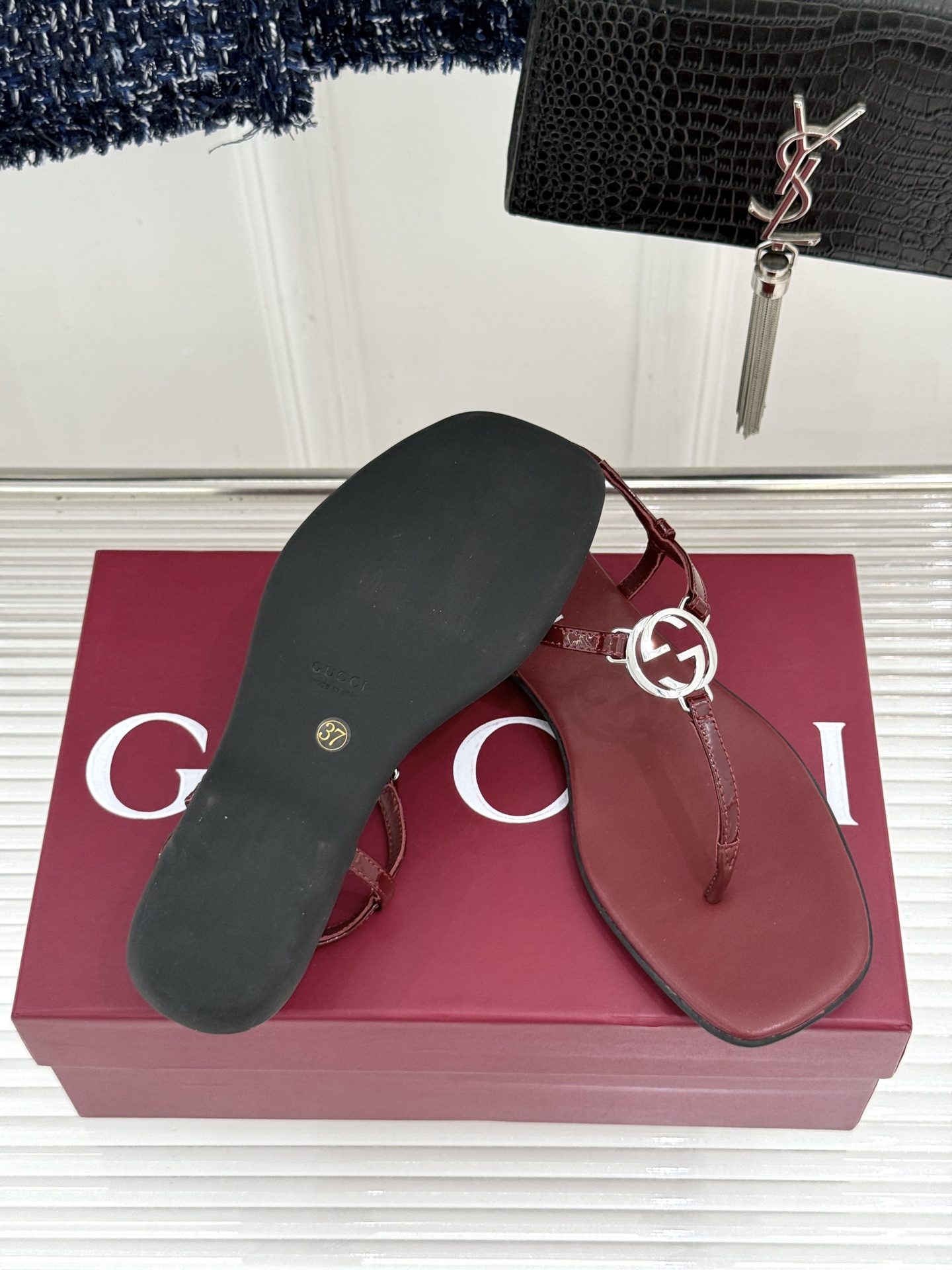 Gucci/古驰26WF新品双G夹脚方头平底凉鞋G家26WF春夏度假新作复古方头勾勒纤细脚型经典互扣双G