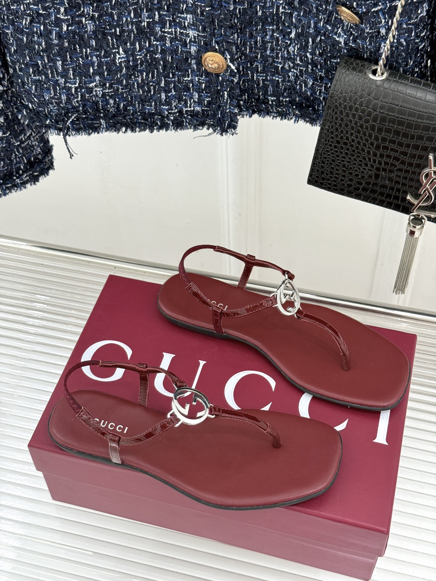 Gucci/古驰26WF新品双G夹脚方头平底凉鞋G家26WF春夏度假新作复古方头勾勒纤细脚型经典互扣双G