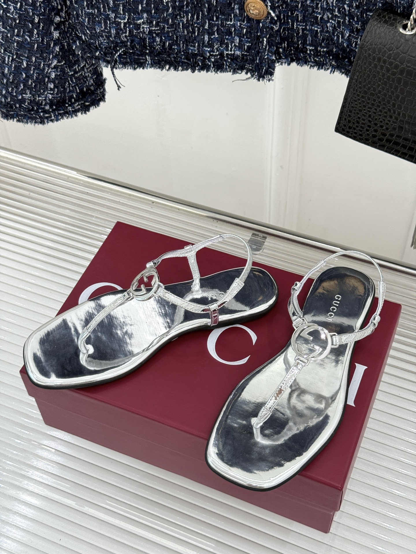 Gucci/古驰26WF新品双G夹脚方头平底凉鞋G家26WF春夏度假新作复古方头勾勒纤细脚型经典互扣双G