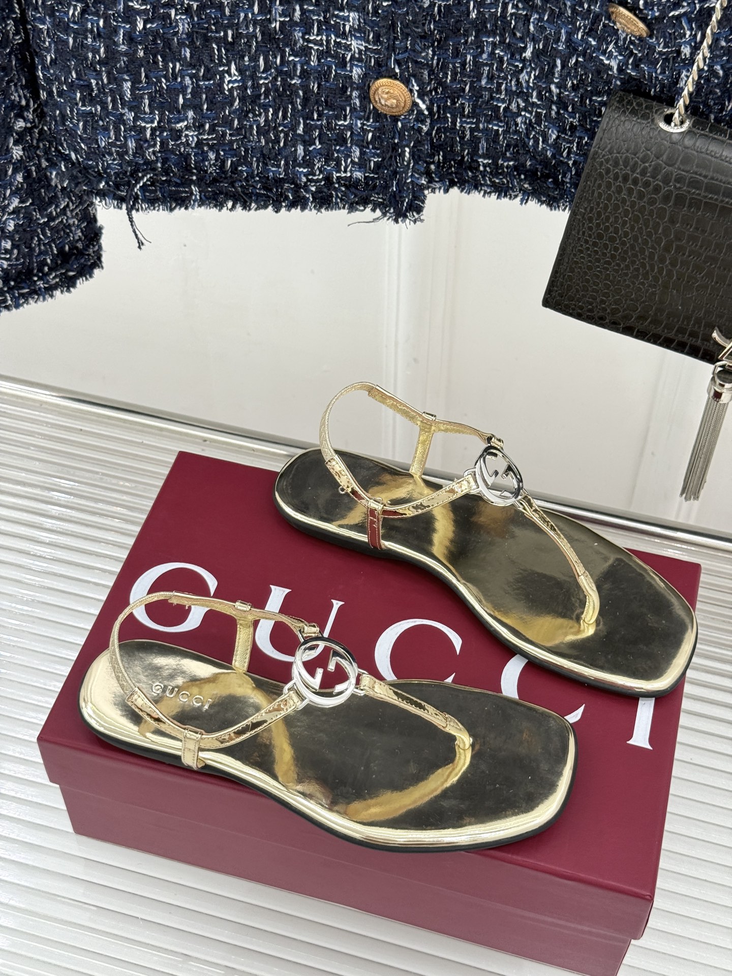 Gucci/古驰26WF新品双G夹脚方头平底凉鞋G家26WF春夏度假新作复古方头勾勒纤细脚型经典互扣双G Gucci/古驰26WF新品双G夹脚方头平底凉鞋G家26WF春夏度假新作复古方头勾勒纤细脚型经典互扣双G