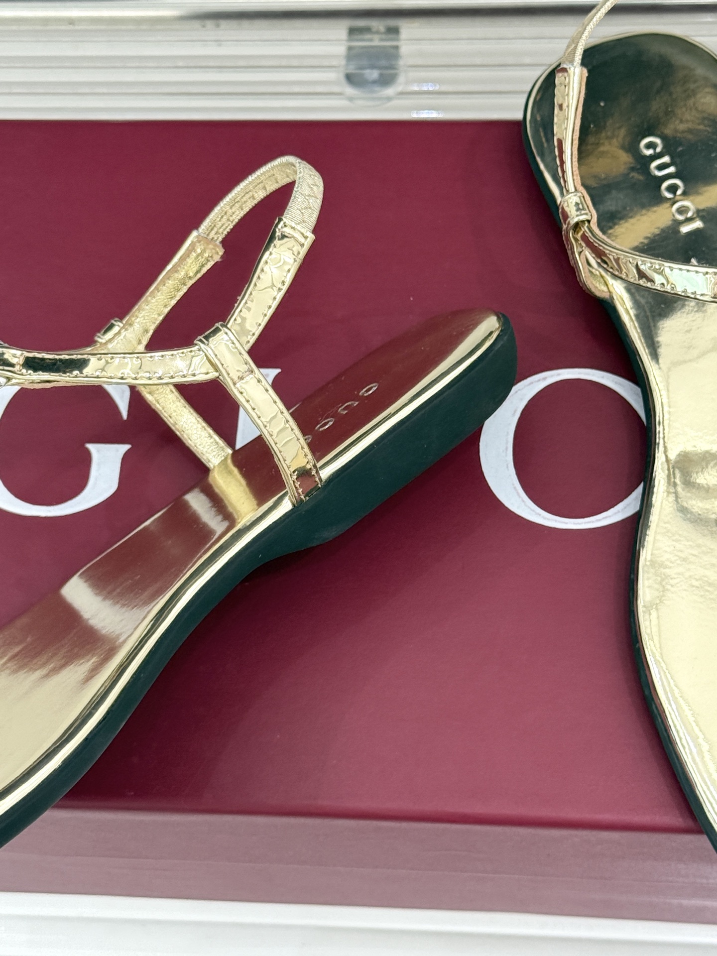 Gucci/古驰26WF新品双G夹脚方头平底凉鞋G家26WF春夏度假新作复古方头勾勒纤细脚型经典互扣双G Gucci/古驰26WF新品双G夹脚方头平底凉鞋G家26WF春夏度假新作复古方头勾勒纤细脚型经典互扣双G