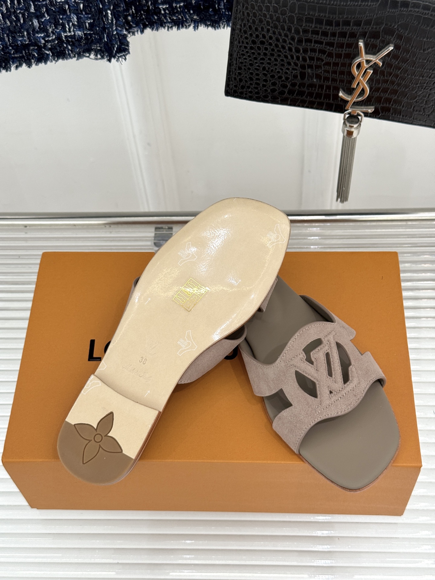 루이비통 신발 129171 Louis Vuitton Shoes 썸네일 이미지