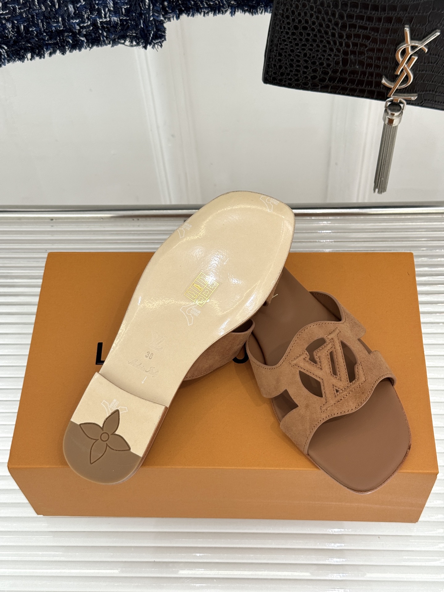 루이비통 신발 129170 Louis Vuitton Shoes 썸네일 이미지
