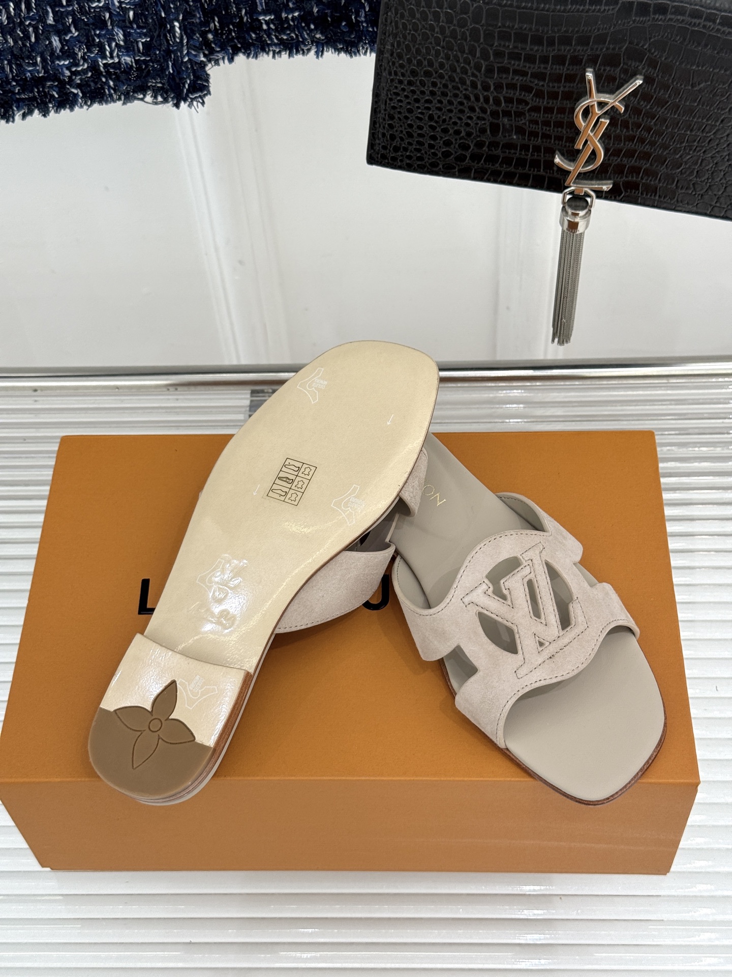 루이비통 신발 129162 Louis Vuitton Shoes 썸네일 이미지