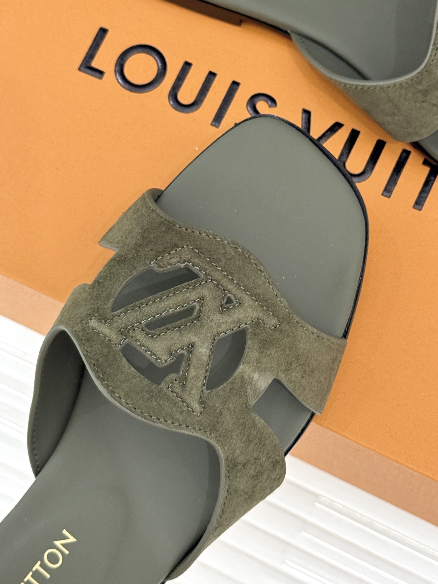 루이비통 신발 129160 Louis Vuitton Shoes 썸네일 이미지