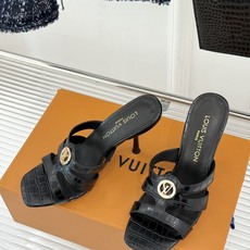 L*V驴家26WF新品罗马高跟拖鞋凉鞋金属锁扣镌刻品牌印记粗跟稳承每一步履复古肌理复刻罗马假日感柔润小牛 L*V驴家26WF新品罗马高跟拖鞋凉鞋金属锁扣镌刻品牌印记粗跟稳承每一步履复古肌理复刻罗马假日感柔润小牛