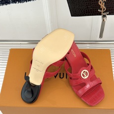 L*V驴家26WF新品罗马高跟拖鞋凉鞋金属锁扣镌刻品牌印记粗跟稳承每一步履复古肌理复刻罗马假日感柔润小牛 L*V驴家26WF新品罗马高跟拖鞋凉鞋金属锁扣镌刻品牌印记粗跟稳承每一步履复古肌理复刻罗马假日感柔润小牛