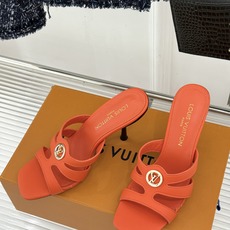 L*V驴家26WF新品罗马高跟拖鞋凉鞋金属锁扣镌刻品牌印记粗跟稳承每一步履复古肌理复刻罗马假日感柔润小牛 L*V驴家26WF新品罗马高跟拖鞋凉鞋金属锁扣镌刻品牌印记粗跟稳承每一步履复古肌理复刻罗马假日感柔润小牛
