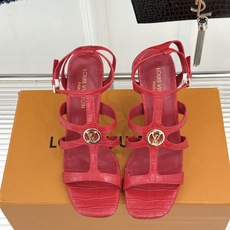 L*V驴家26WF新品罗马高跟拖鞋凉鞋金属锁扣镌刻品牌印记粗跟稳承每一步履复古肌理复刻罗马假日感柔润小牛 L*V驴家26WF新品罗马高跟拖鞋凉鞋金属锁扣镌刻品牌印记粗跟稳承每一步履复古肌理复刻罗马假日感柔润小牛